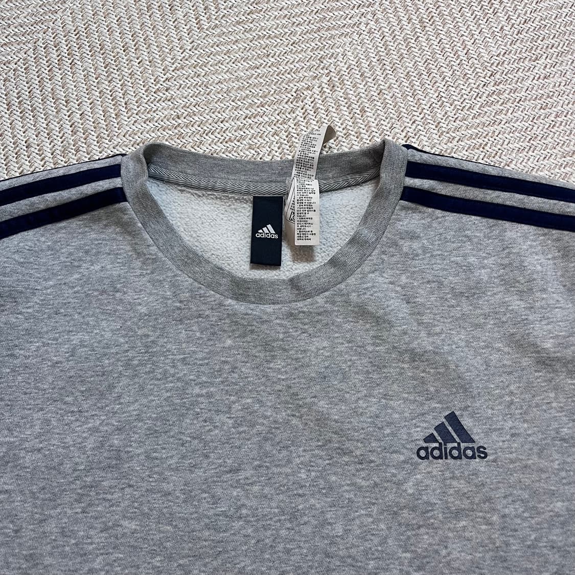 [정품] 아디다스 그레이 네이비삼선 기모 맨투맨 [ 105 ] 상품이미지3