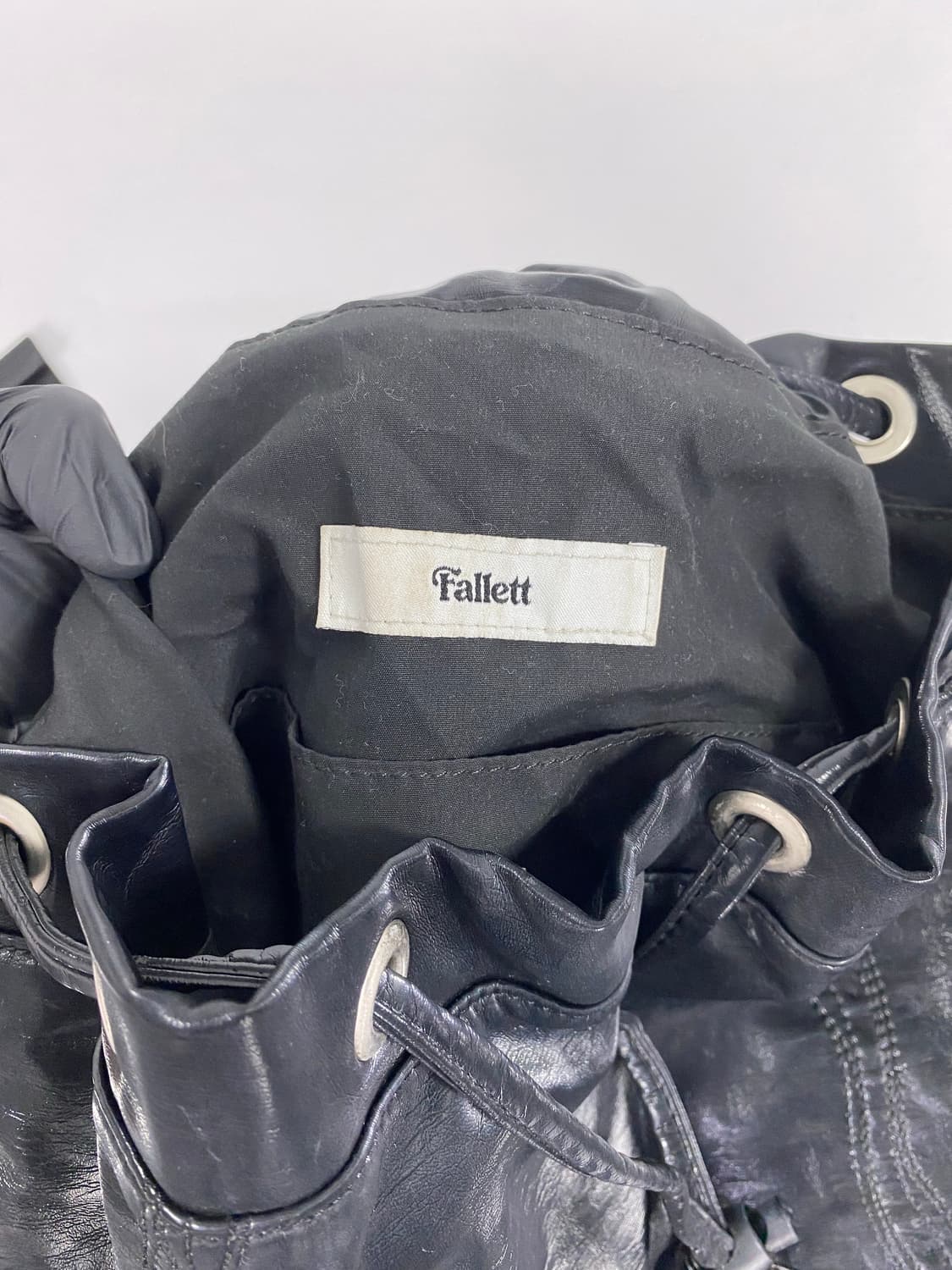 Fallett 팔렛 글로시 레더 슬링백 상품이미지3