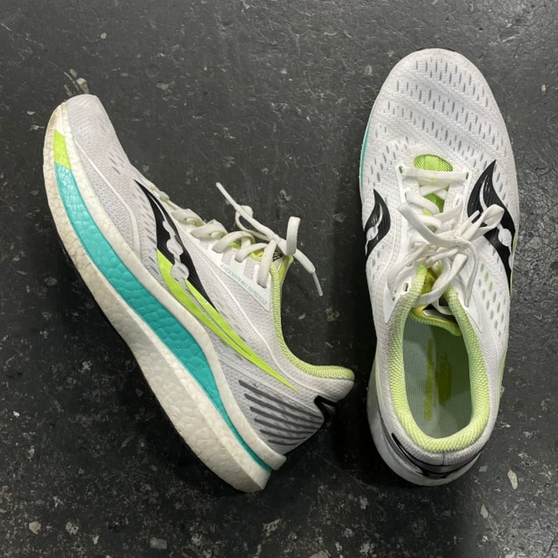 270 써코니 엔돌핀 스피드 런닝화 상품이미지1