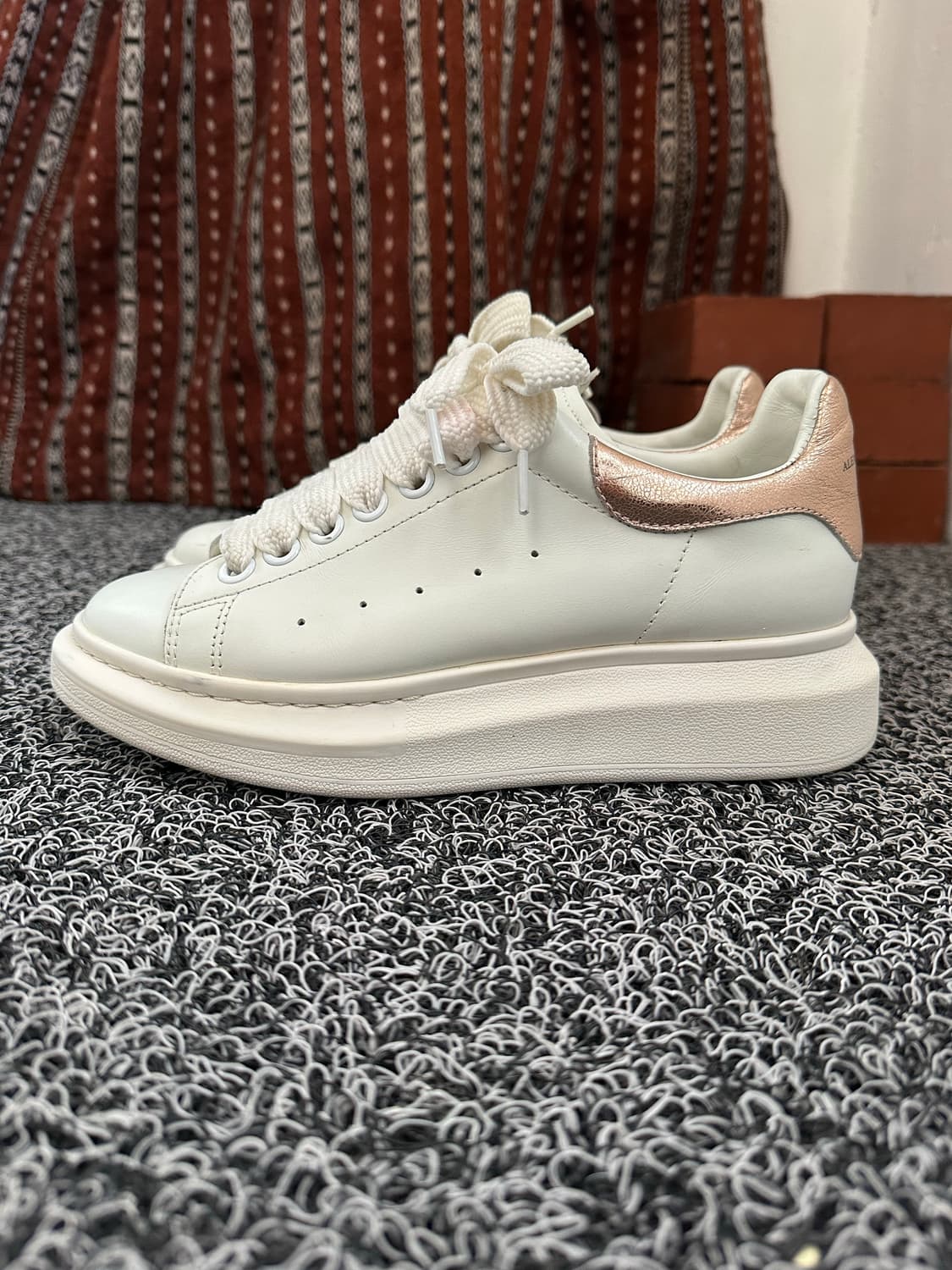 알렉산더 맥퀸 오버솔 스니커즈 37/240 상품이미지1