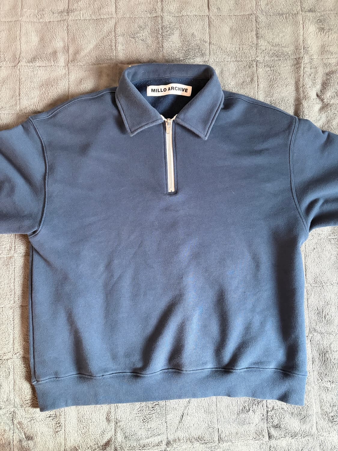 밀로 반집업 맨투맨 상품이미지1