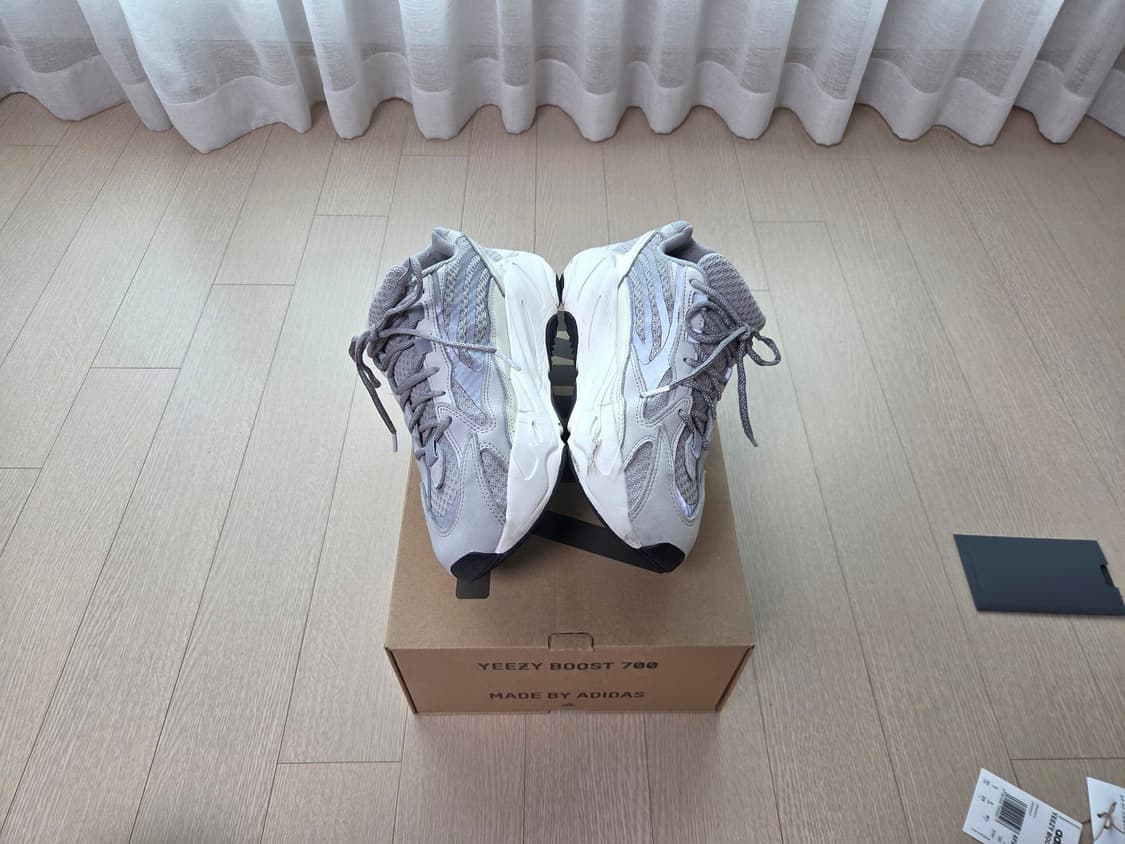 [아코탭] 아디다스 이지부스트 700 V2 스태틱 275 size 상품이미지5