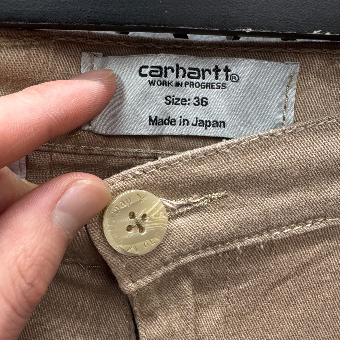 칼하트 윕 코튼 치노 팬츠 후면 포켓 로고 포인트 베이지 상품이미지5