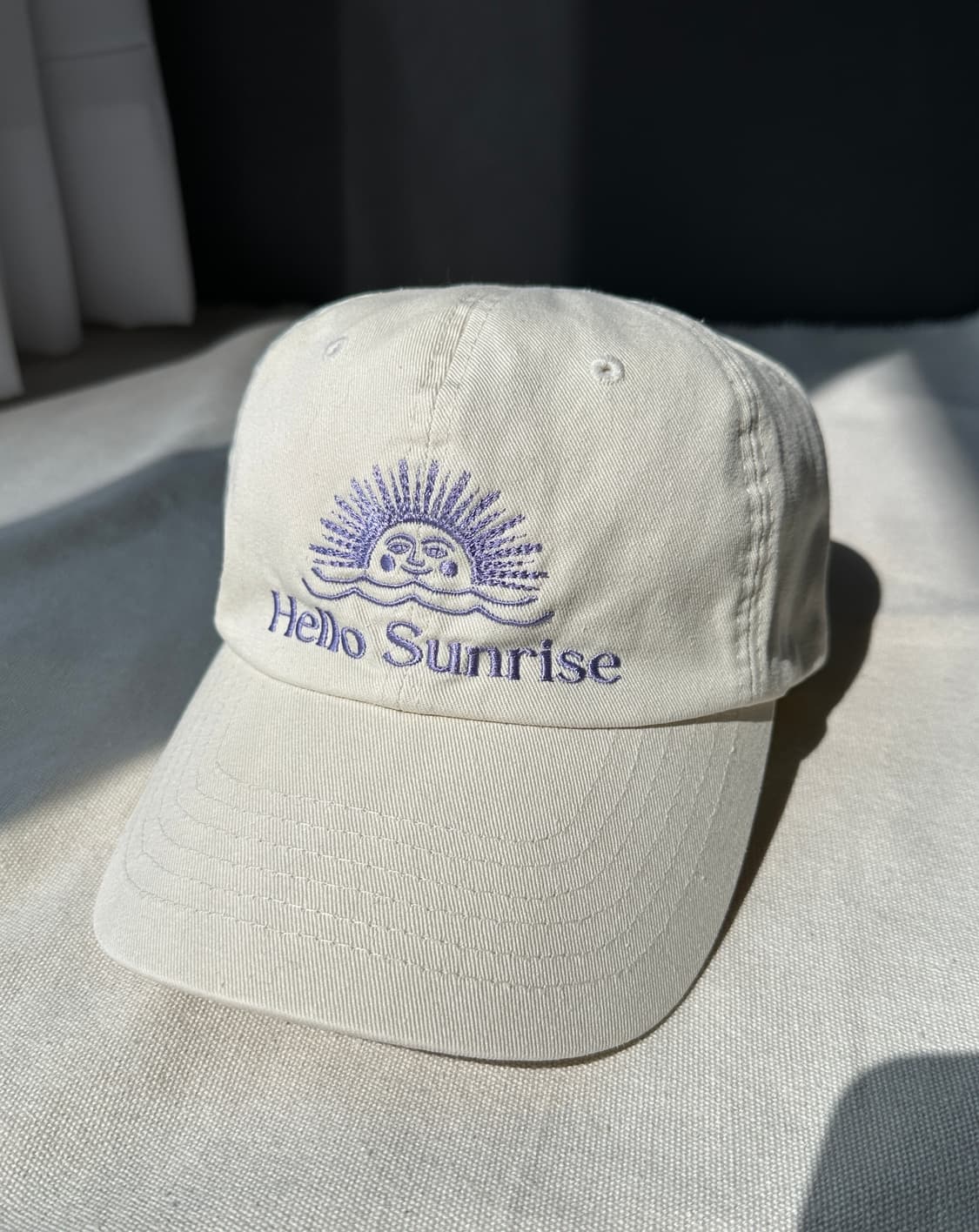 헬로선라이즈 로고 자수 볼캡 아이보리 상품이미지1