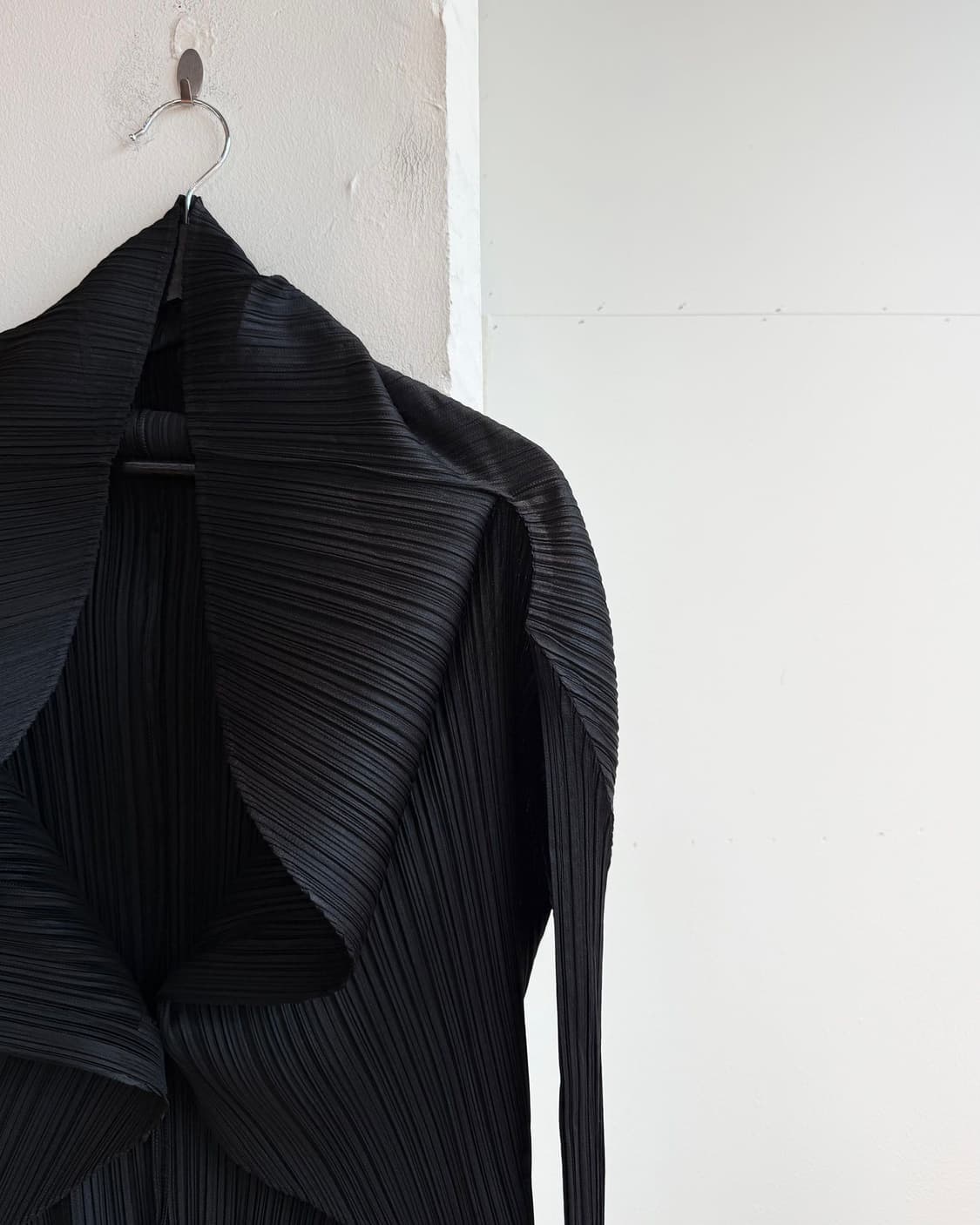 플리츠플리즈 블랙 링컬 크롭 자켓 상품이미지5