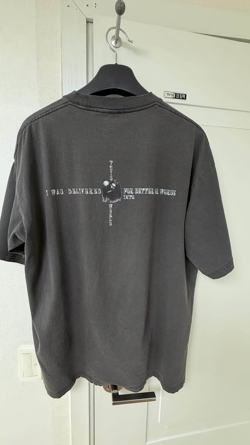 어웬드 레드 베일 티셔츠 다크그레이 상품이미지2