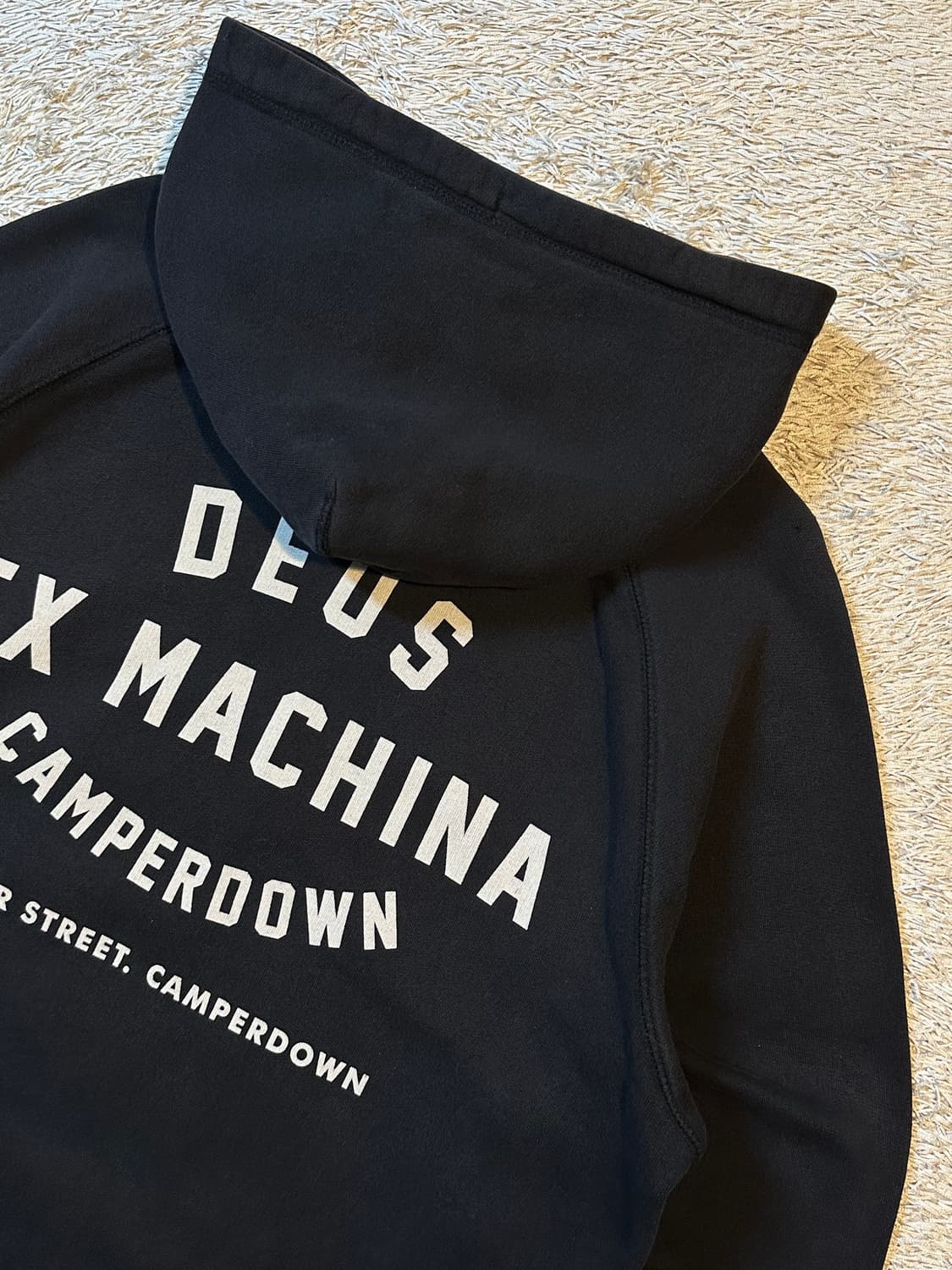 데우스 엑스 마키나 DEUS 캠퍼다운 어드레스 후드티 블랙 상품이미지4
