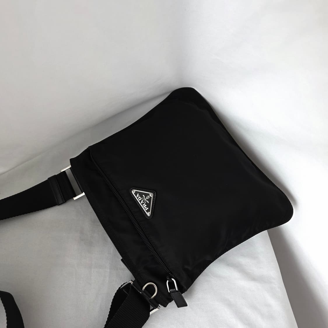 [정품 PRADA] 프라다 포코노 나일론 크로스백 스몰 남녀공용 상품이미지3