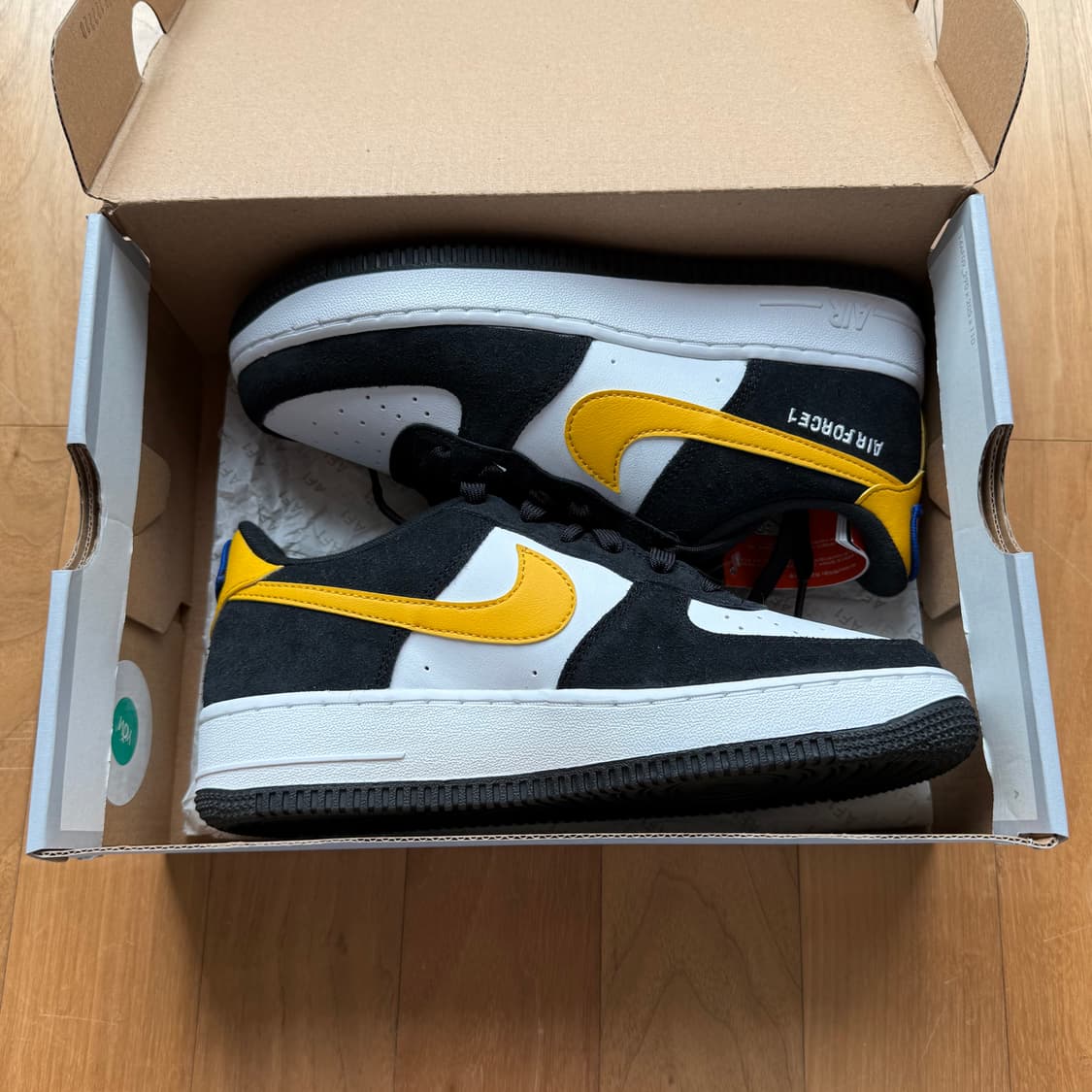 240 나이키 에어포스 애슬레틱 클럽 블랙 설퍼 상품이미지1