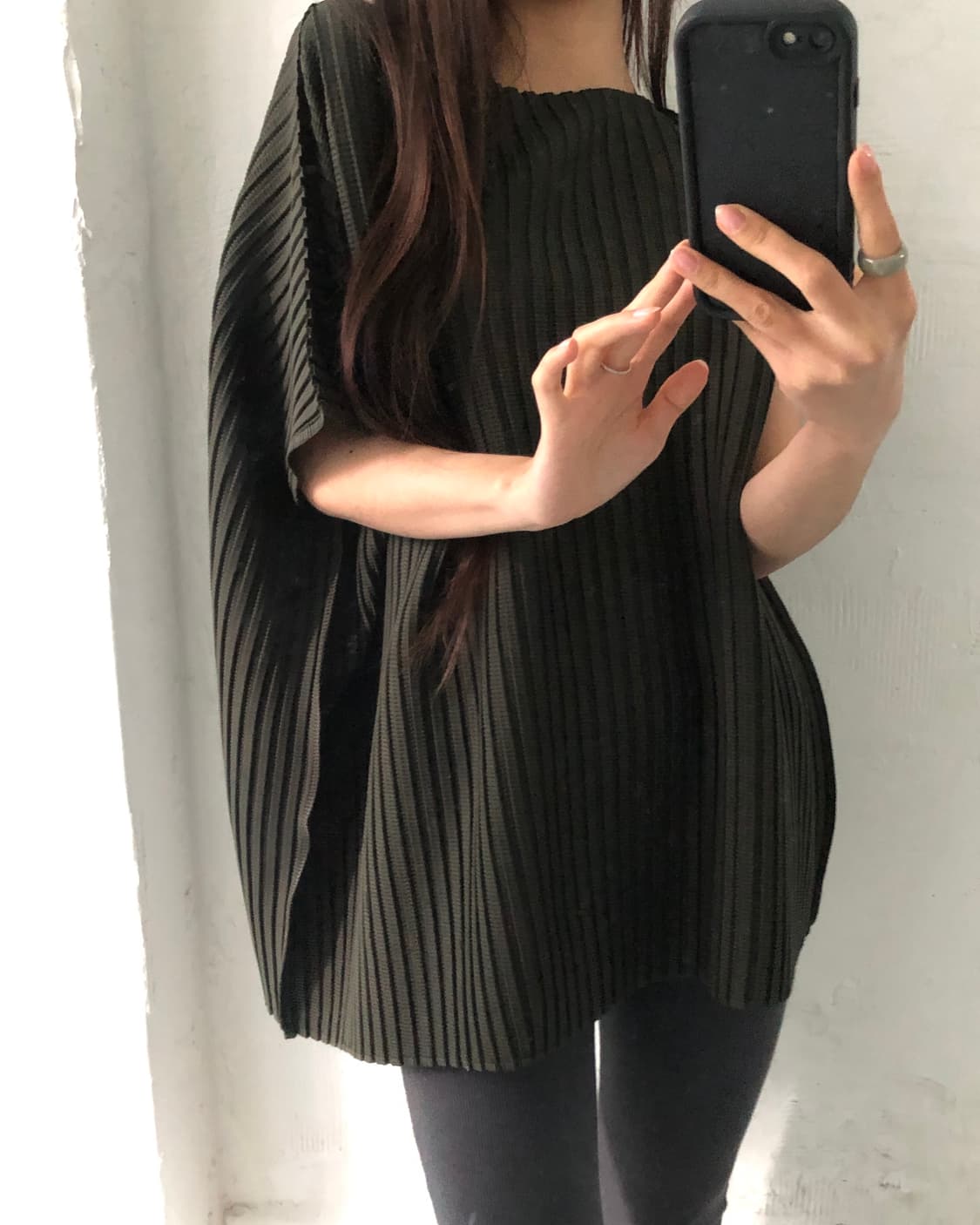 Issey Miyake me 이세이미야케 딥카키 보트넥 플리츠 티셔츠 상품이미지3
