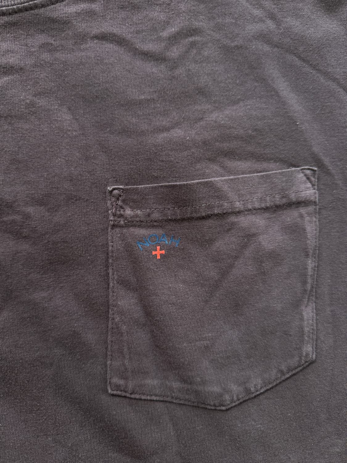 노아 롱 슬리브 코어 로고 포켓티 버건디 L 상품이미지3