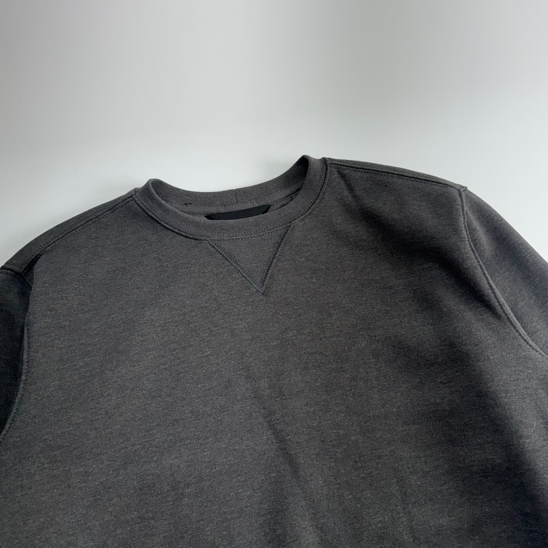 Carhartt 칼하트 루즈핏 차콜 맨투맨 상품이미지4