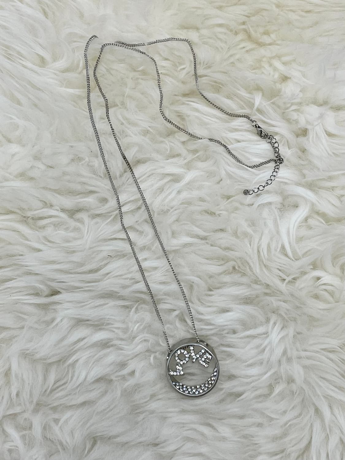 LOVE 큐빅 레터링 롱 네크리스 상품이미지3