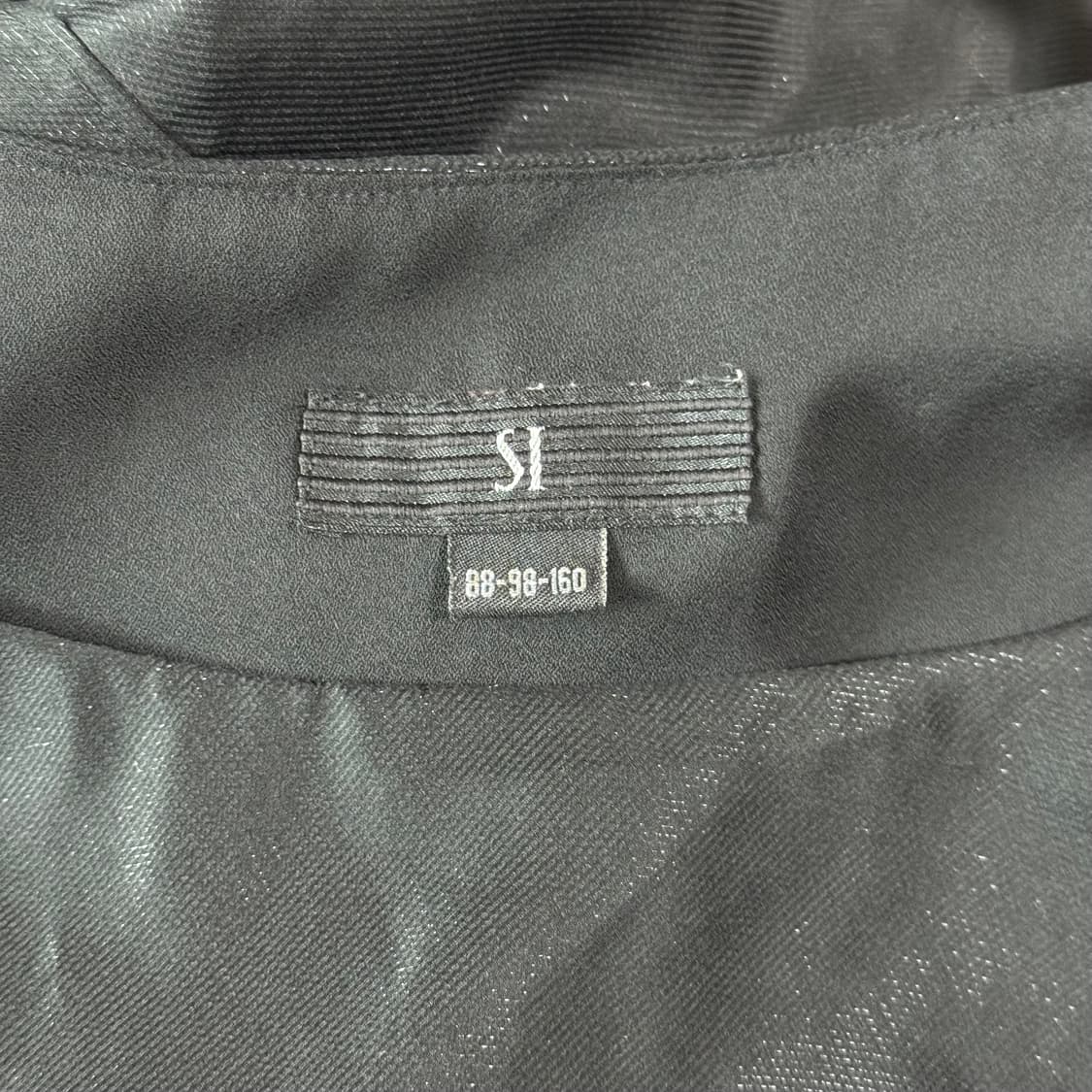 SI 블랙 러플 반팔 블라우스  상품이미지4