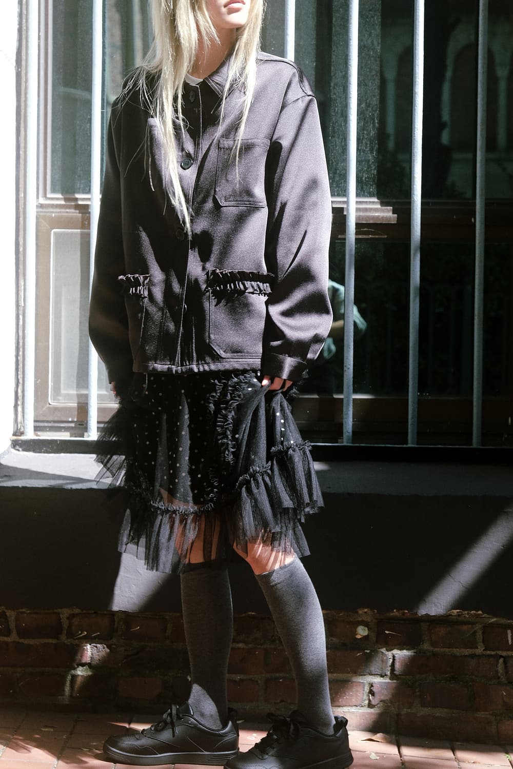 생긴스튜디오 밴딩 러플 샤 도트 스커트 블랙 상품이미지3