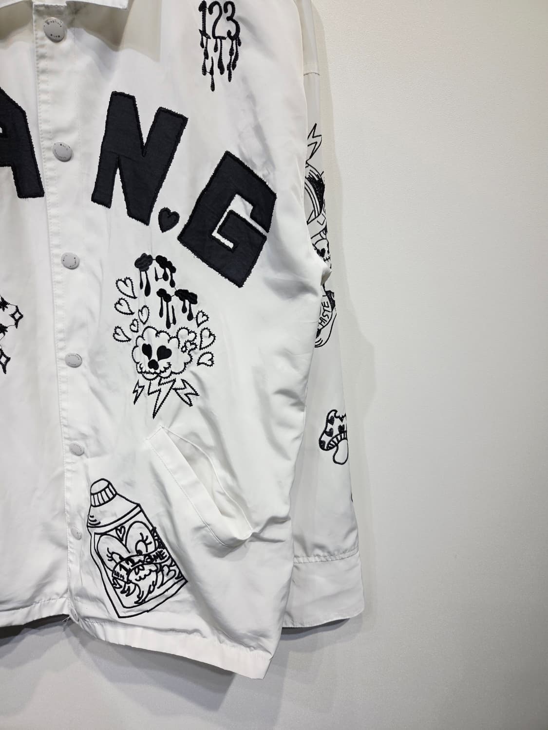 Graphiste Man.G (만지) 화이트 자수 그래픽 코치 자켓 상품이미지5