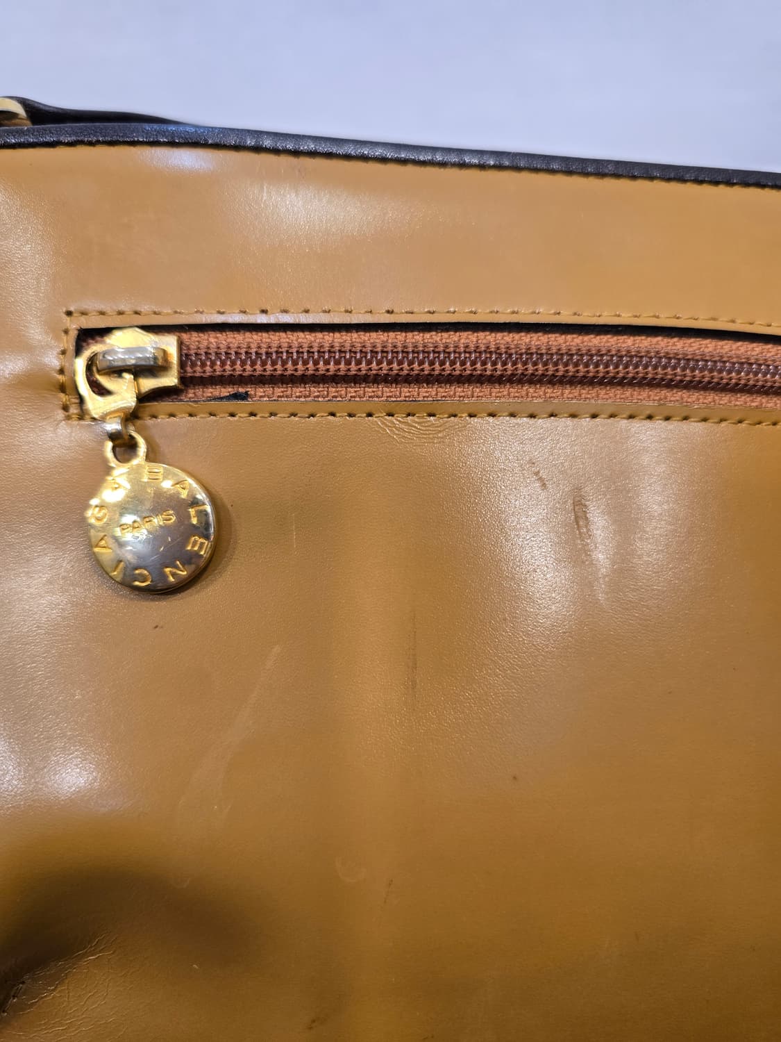 발렌시아가 카멜 숄더백 상품이미지9