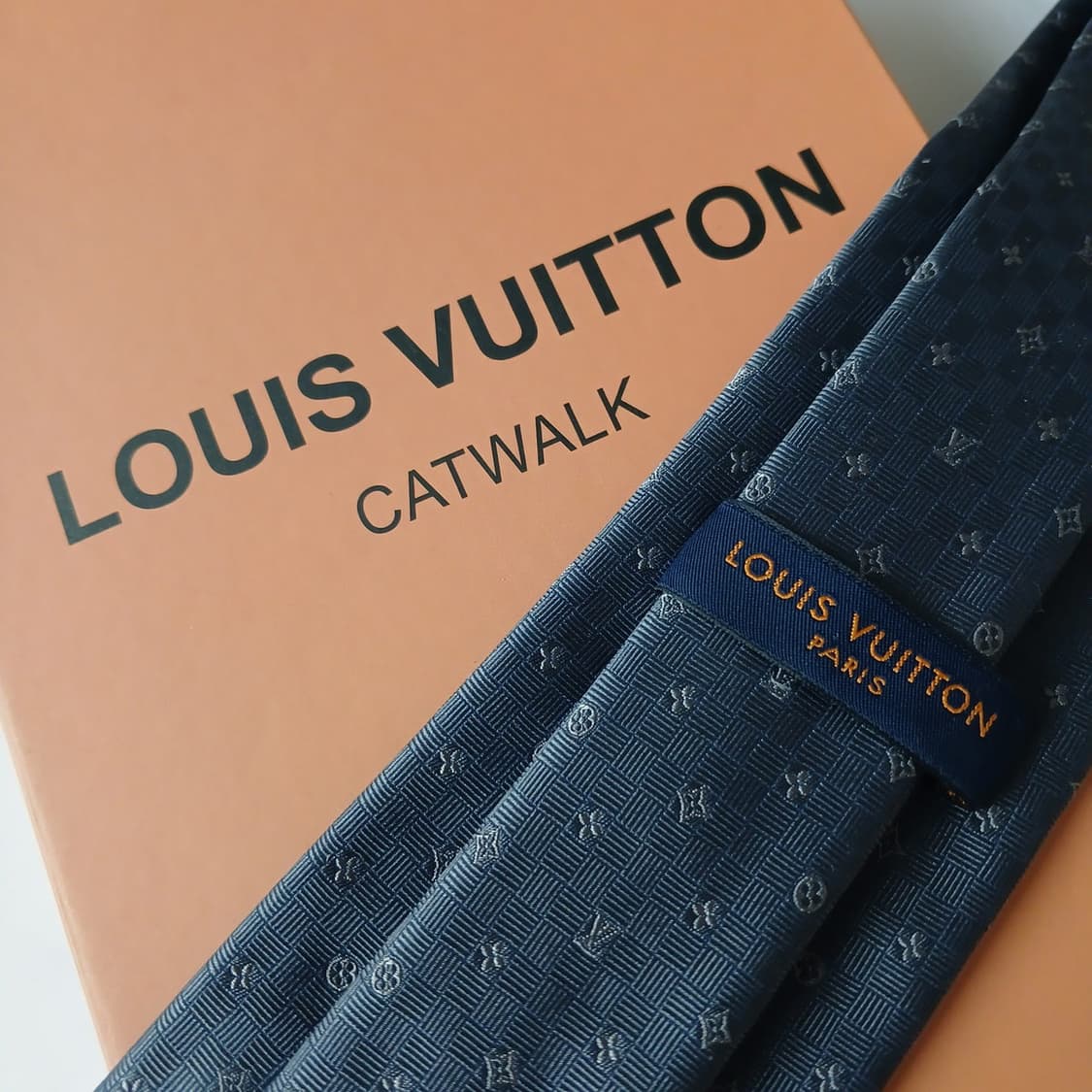 루이비통 실크 그레이 모노그램 넥타이 8.1cm A+등급 A19146 상품이미지5