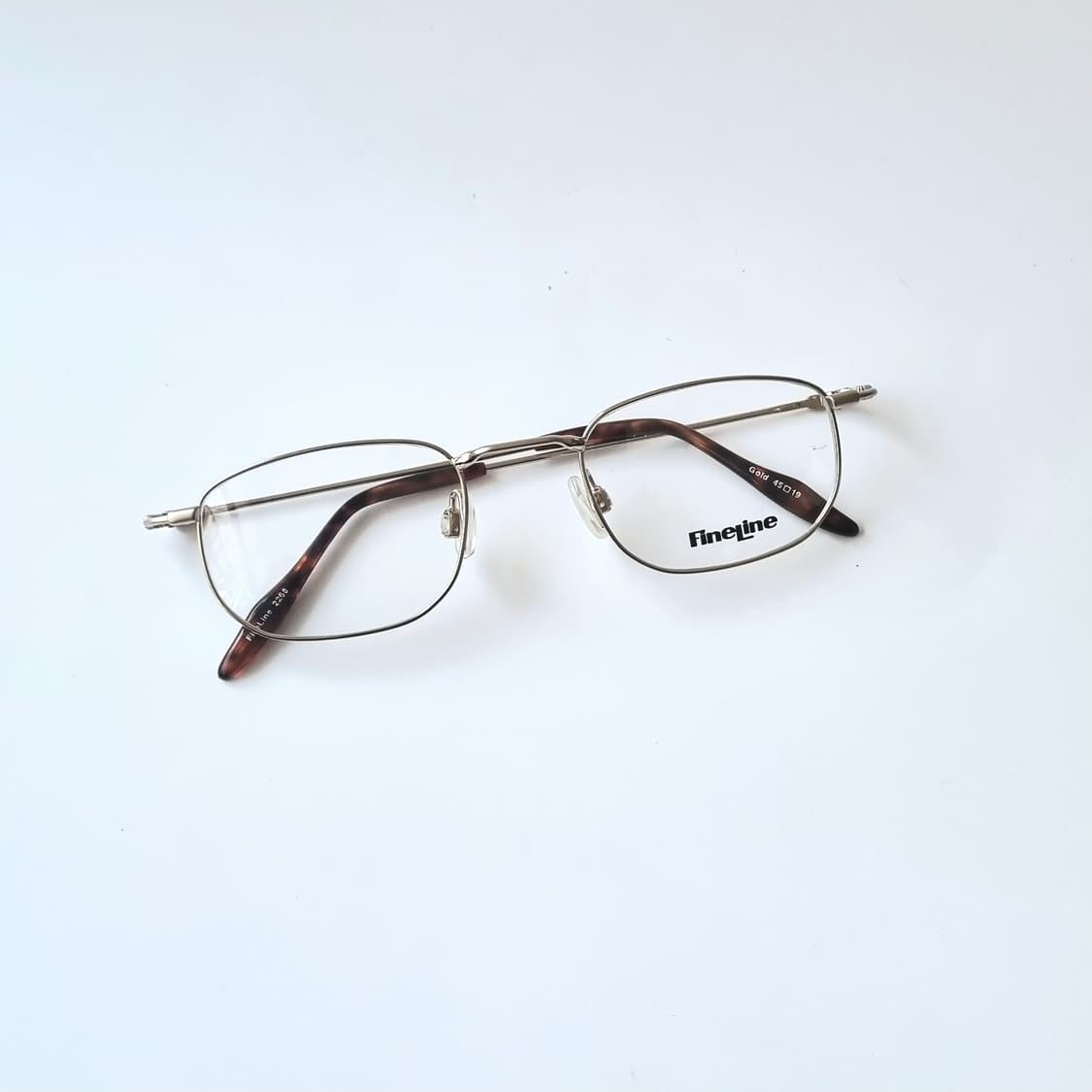 데드스탁 클래식의 정석 스퀘어메탈 안경테 555 상품이미지1