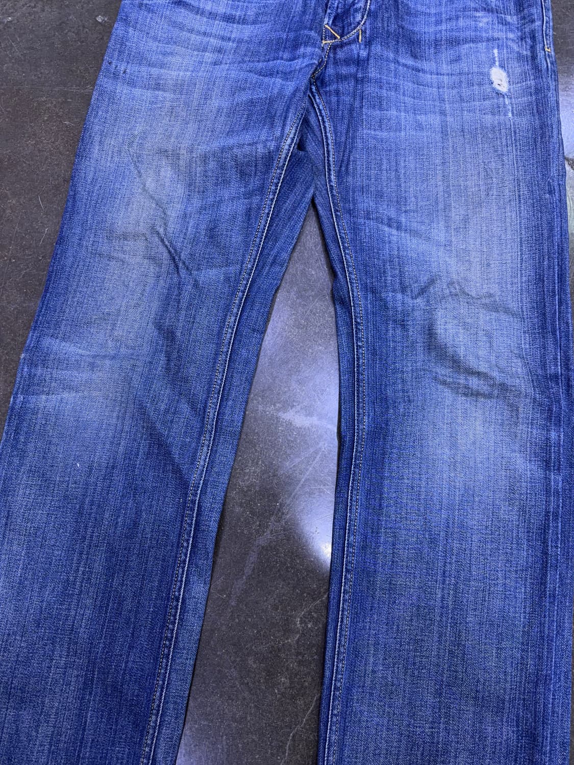 디젤 라키 빈티지 데미지 워싱 레귤러 스트레이트핏 데님팬츠 32 상품이미지5