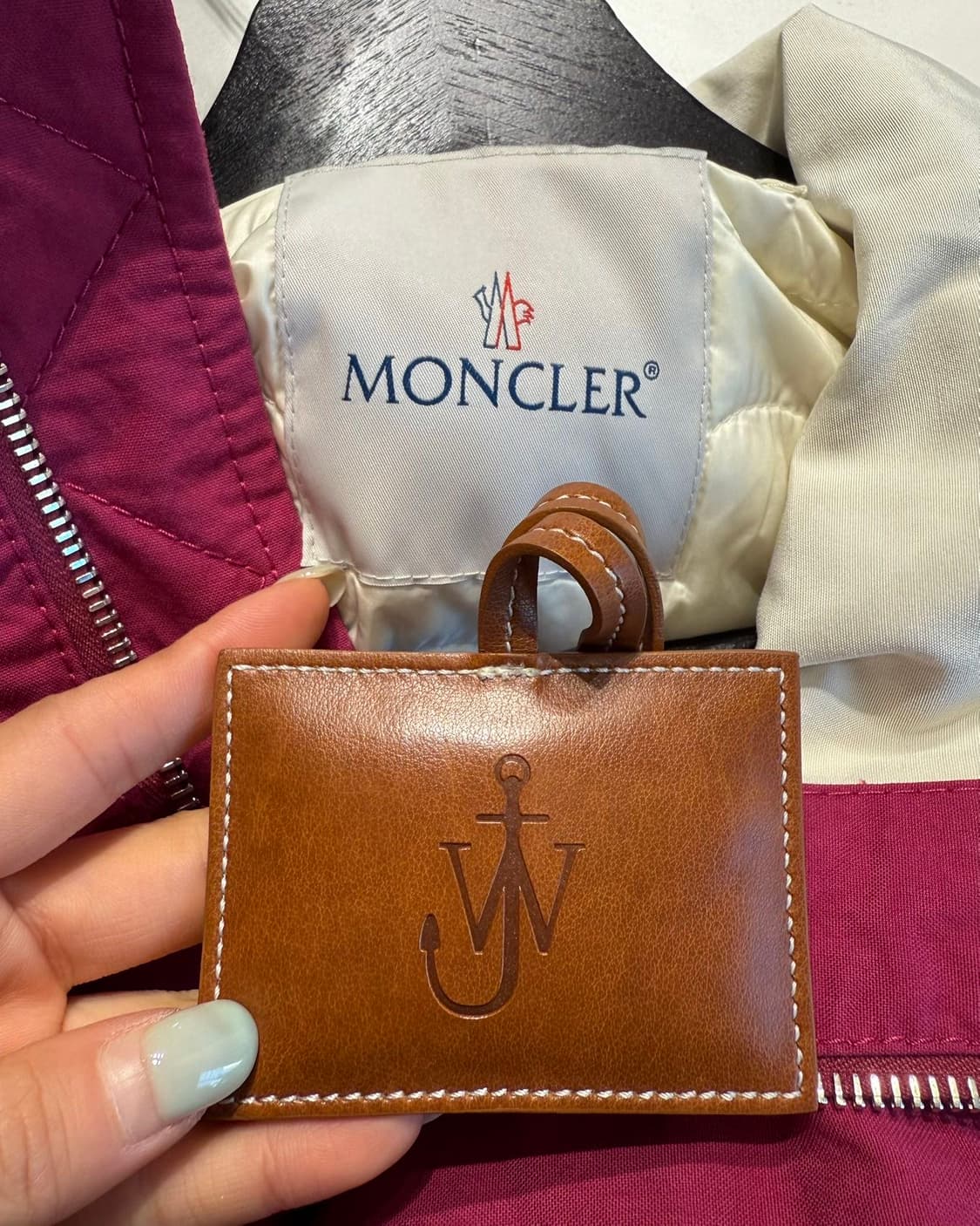 몽클레르 x jw앤더슨 핑크 트라이판 베스트 점퍼  상품이미지8