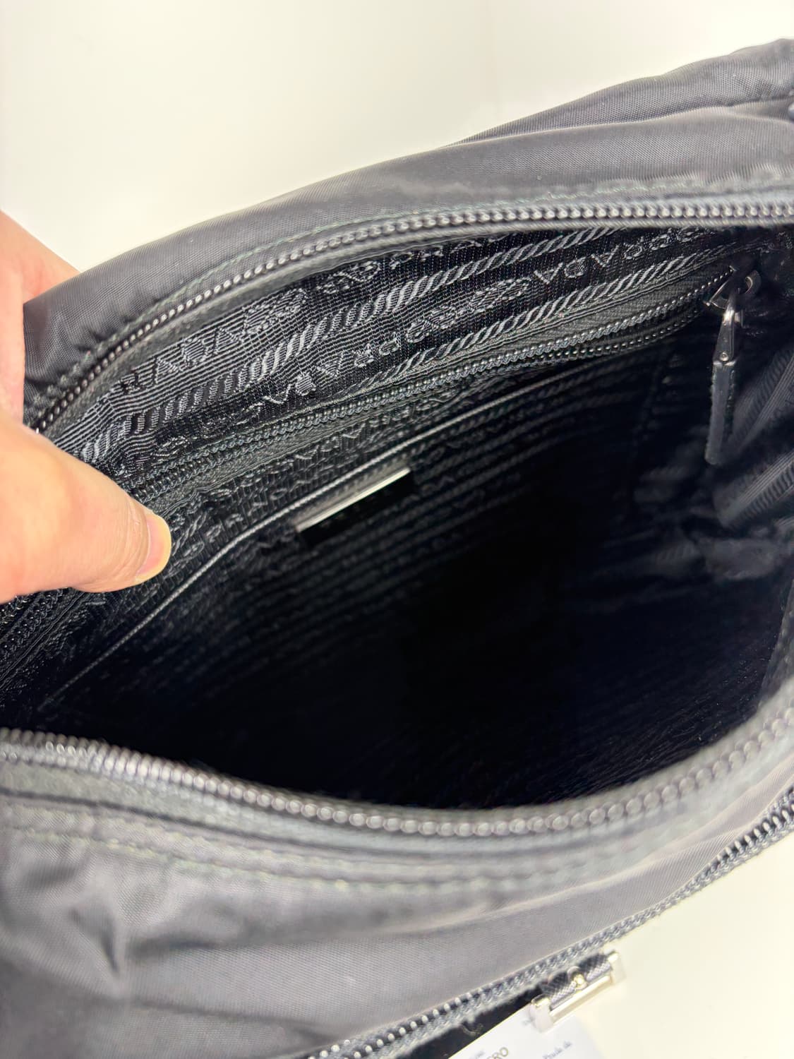 프라다 1BD994 리나일론 사피아노 크로스백 메신저백 상품이미지9