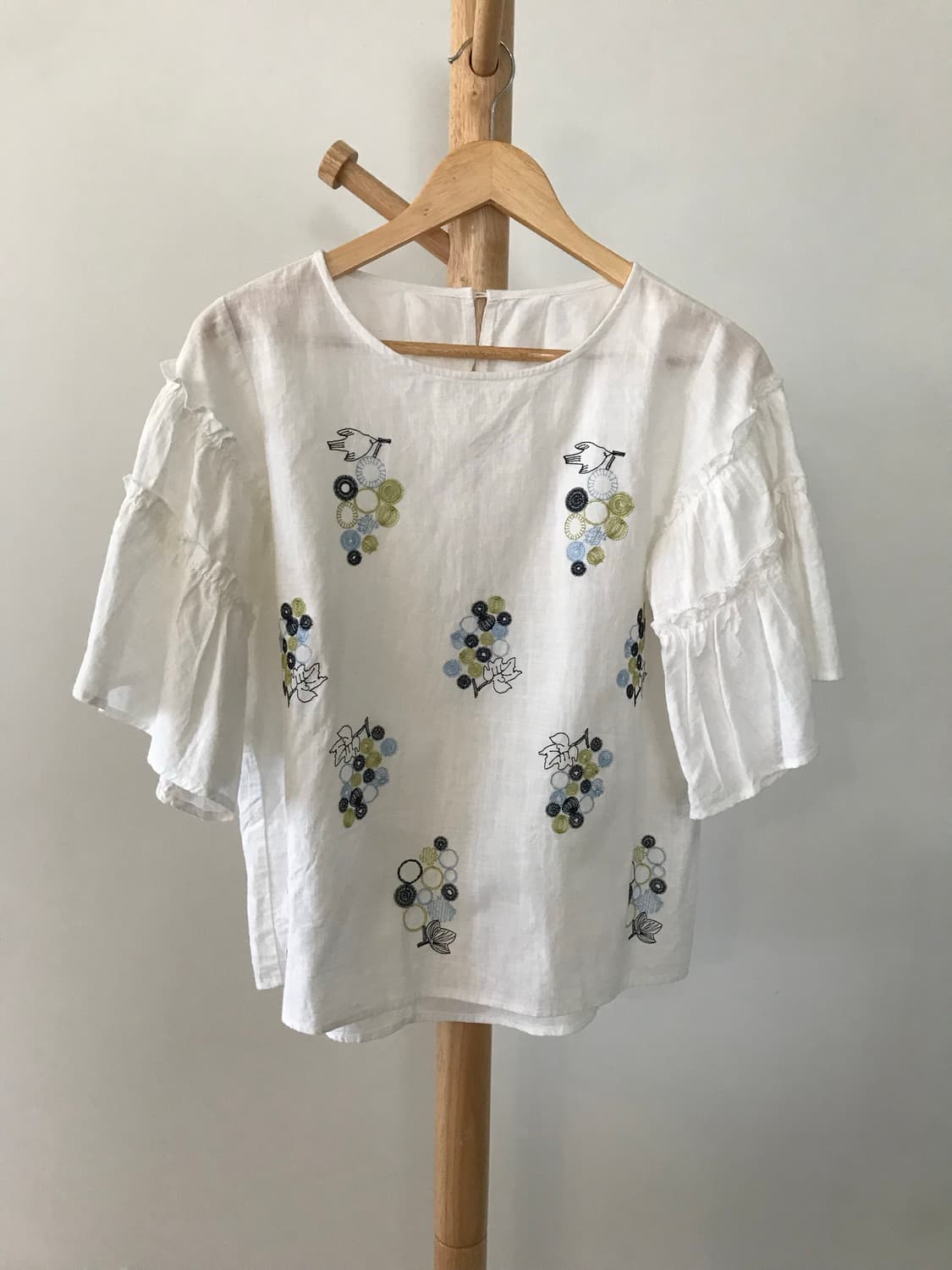 모리걸 포도 화이트 블라우스 상품이미지1