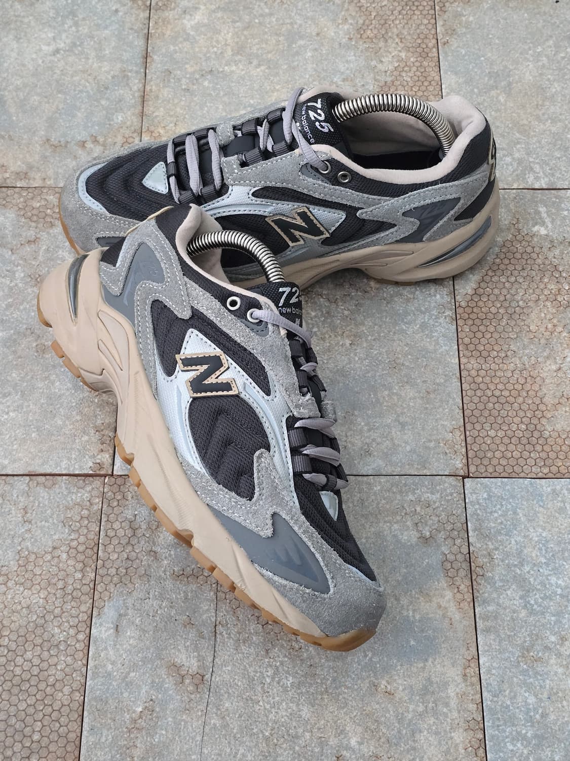 (230)뉴발란스 725 다크 그레이 검 상품이미지6