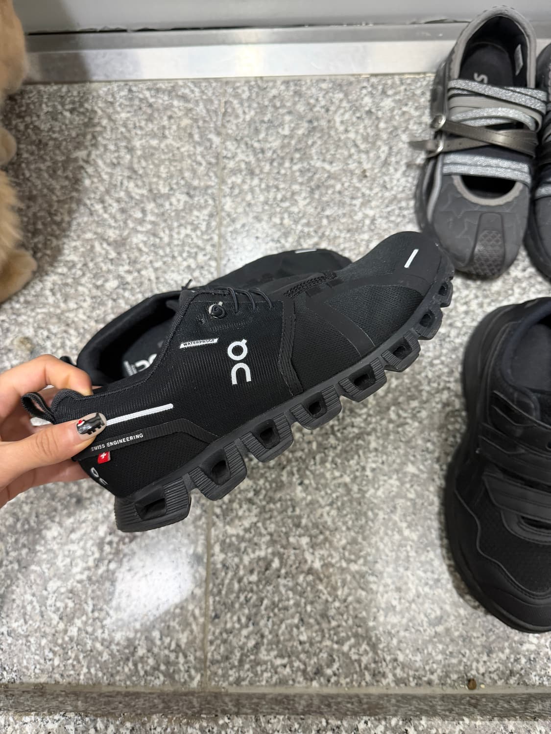 온러닝 클라우드5 워터프루프 EU38w 상품이미지4