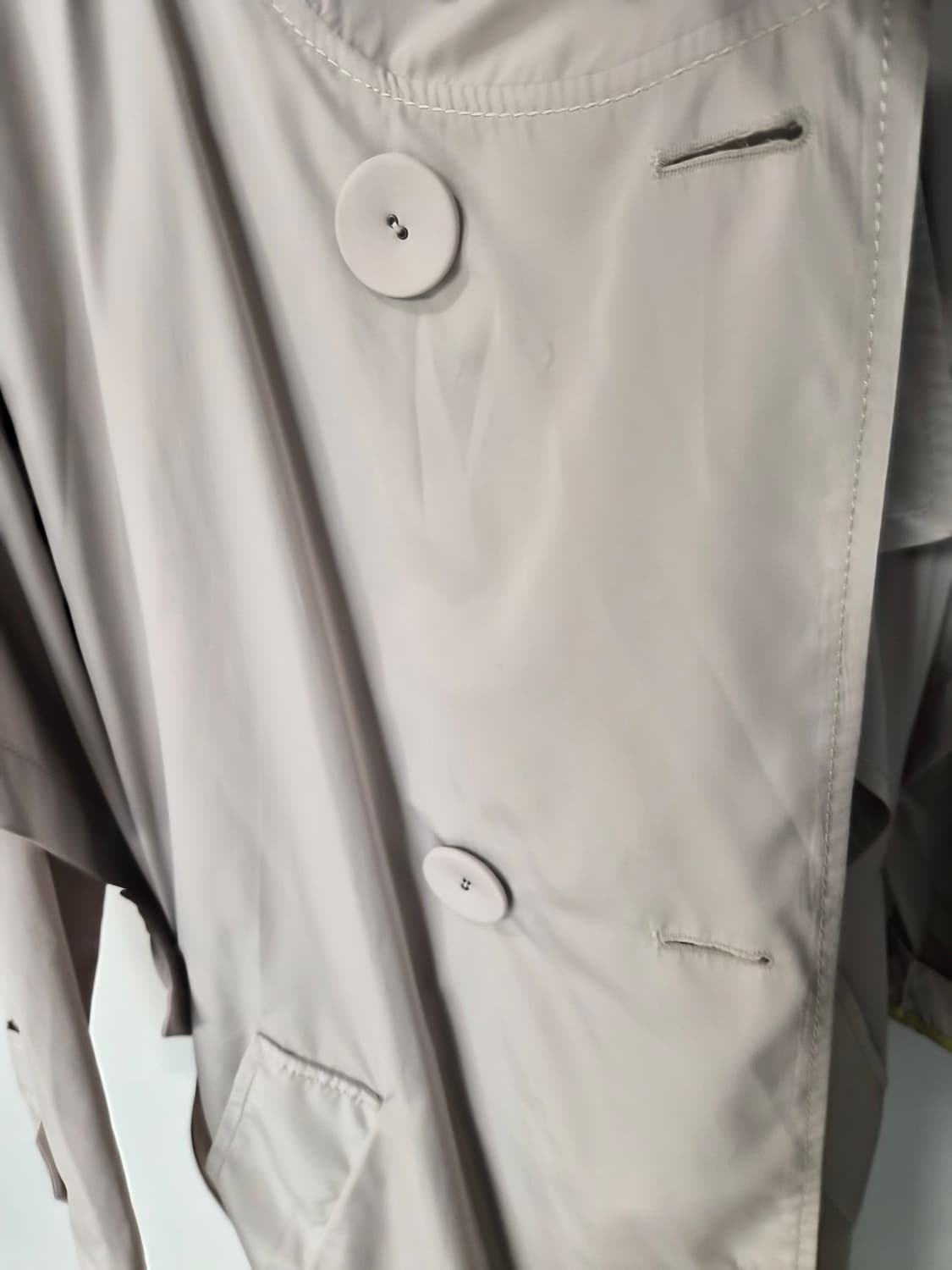 [정품] 디자이너 최수아 배색 케이프 트렌치 코트 상품이미지4