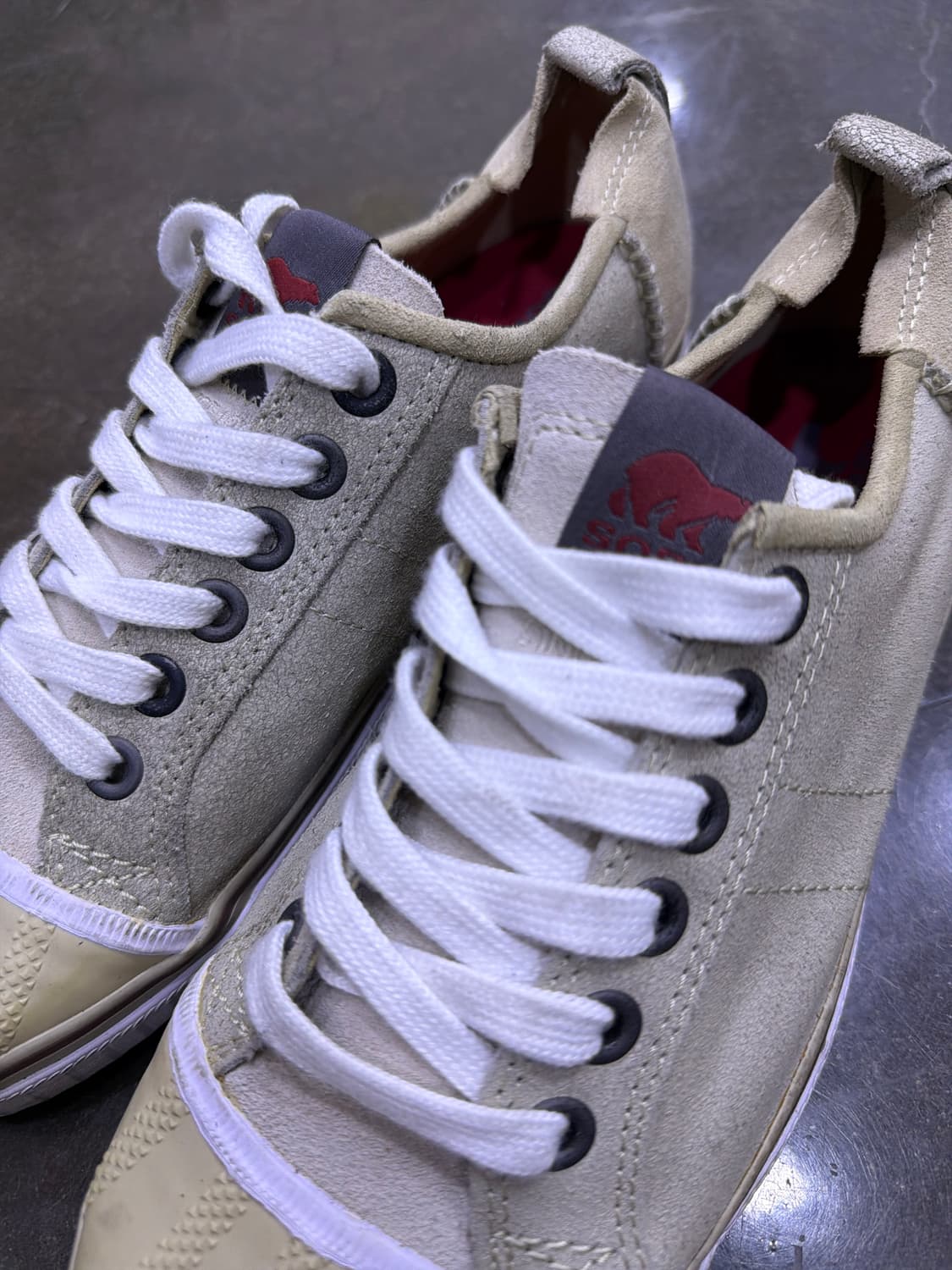 쏘렐 센트리 스웨이드 로우 스니커즈 탄 베이지 270 상품이미지4