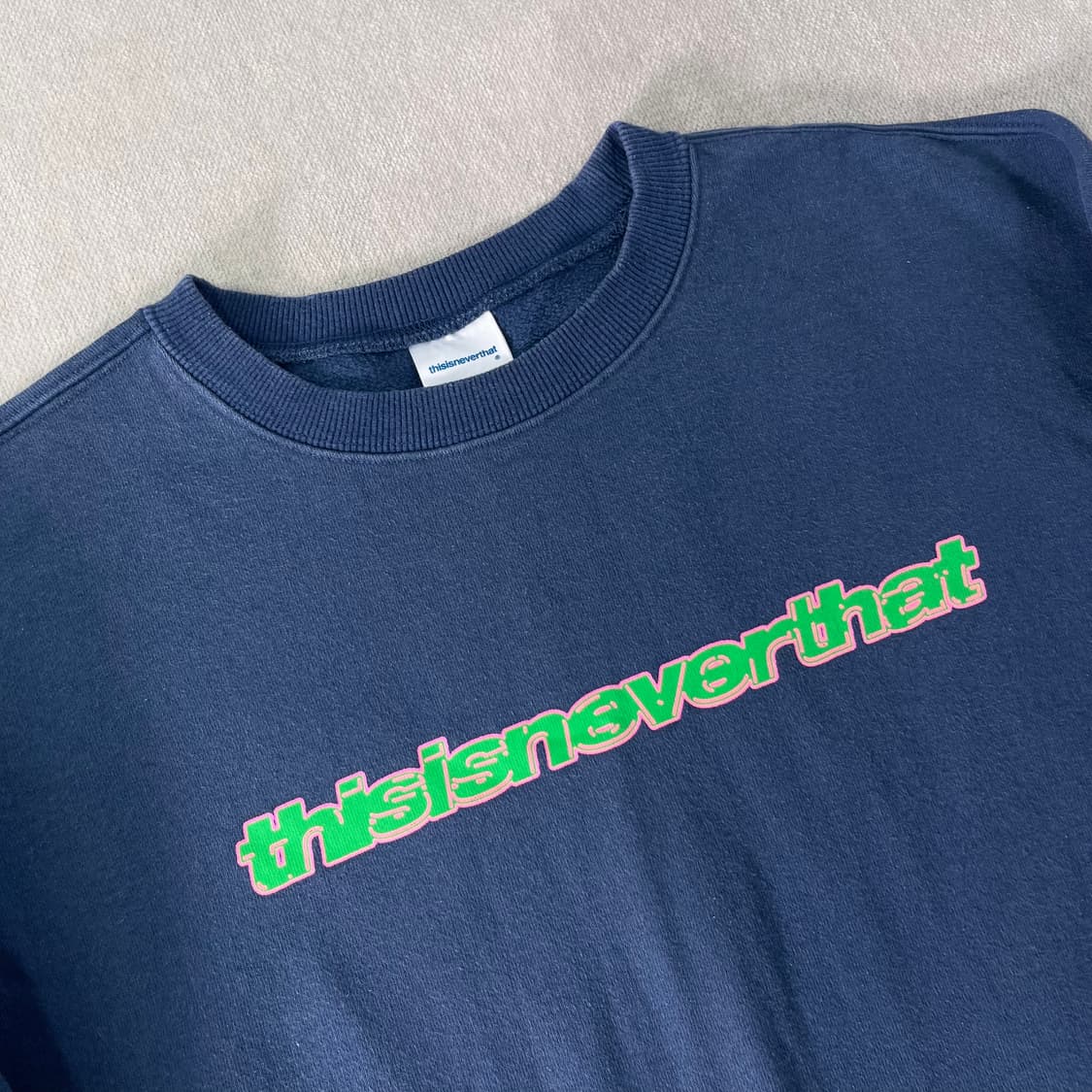 105 디스이즈네버댓 빅로고 맨투맨 상품이미지2