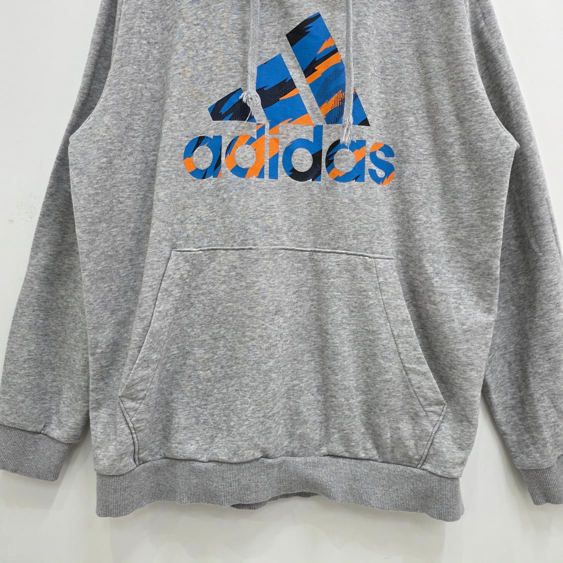 아디다스 로고 기모 후드티 상품이미지3