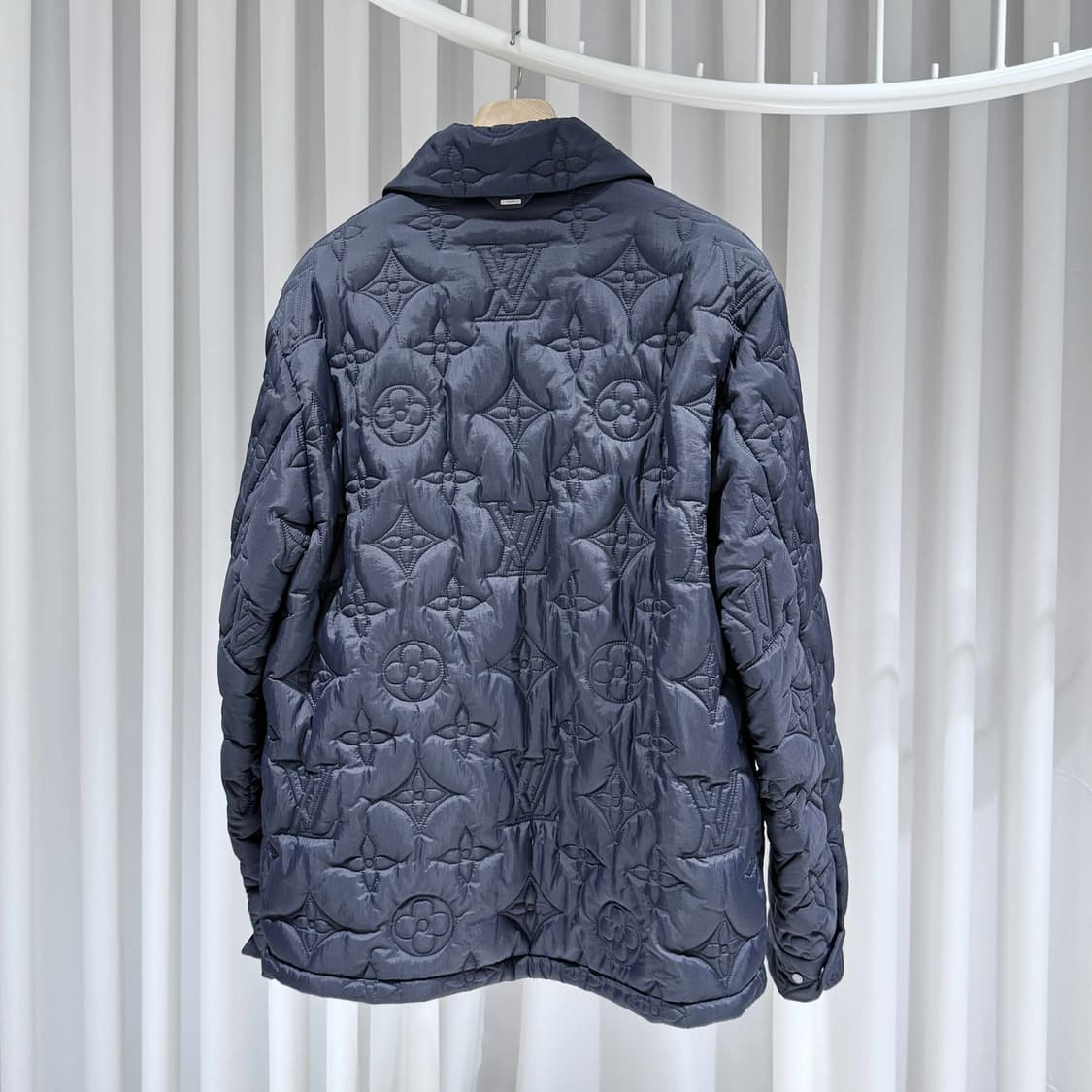 50 / 루이비통 모노그램 라이트 퀄팅 다운 패딩 상품이미지4