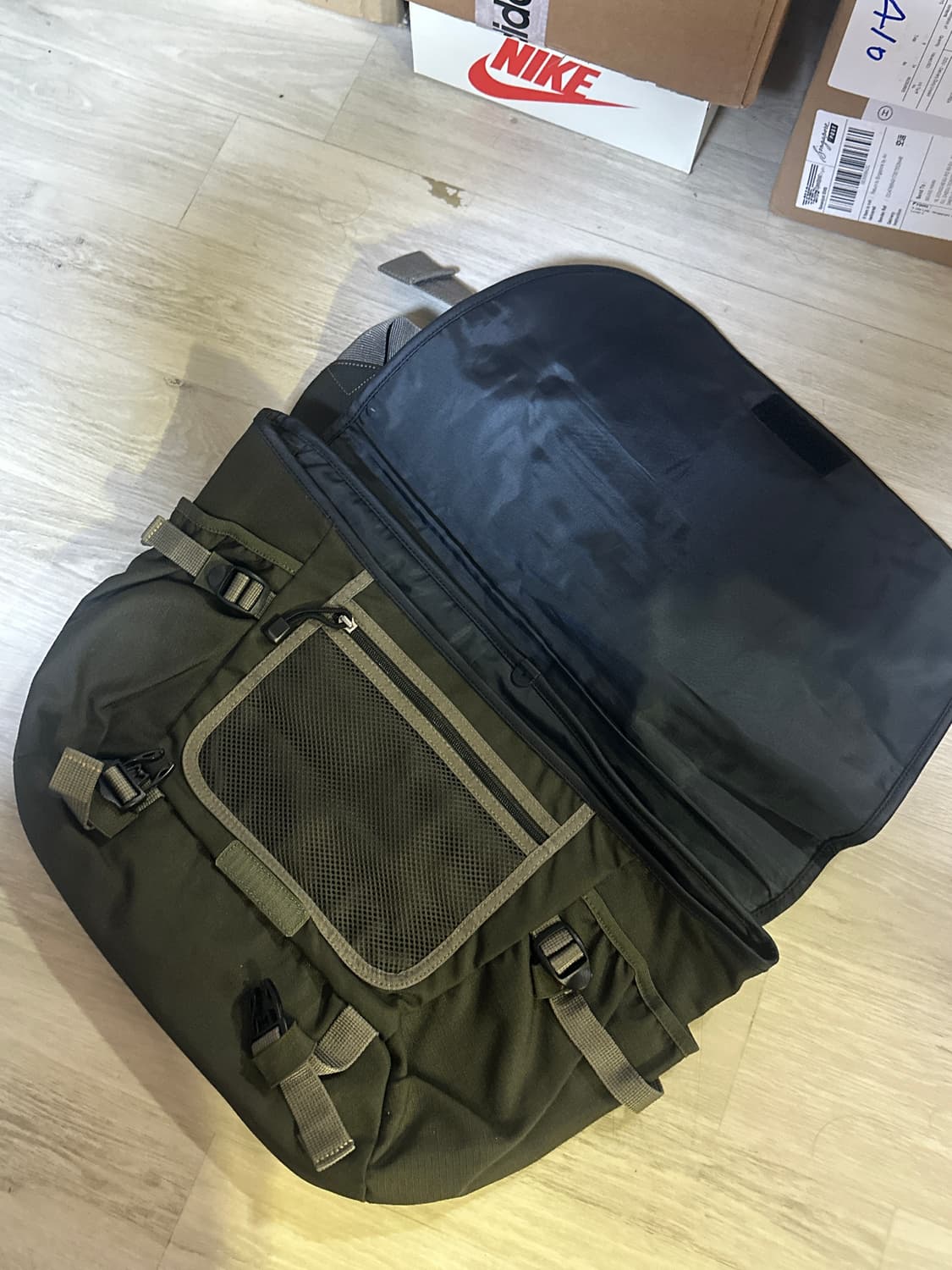 유니클로 코듀라 메신저 백 카키 상품이미지2