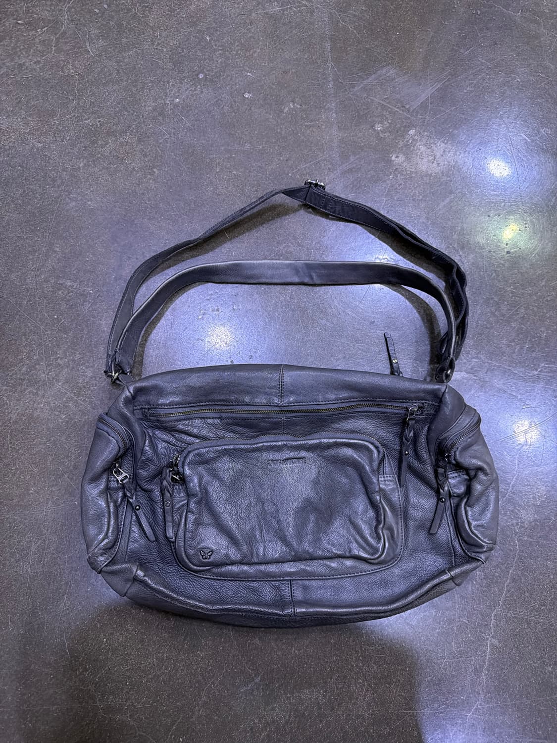 쟈딕앤볼테르 멀티 포켓 유틸리티 레더 그레이 숄더 크로스백 상품이미지1