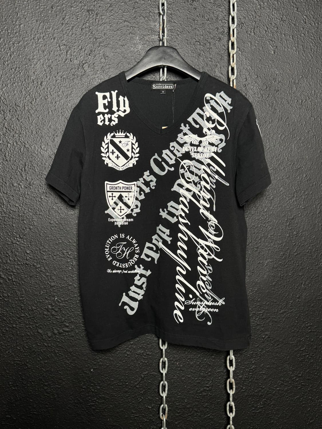 Gothic Graphic V-neck T-shirt 상품이미지1