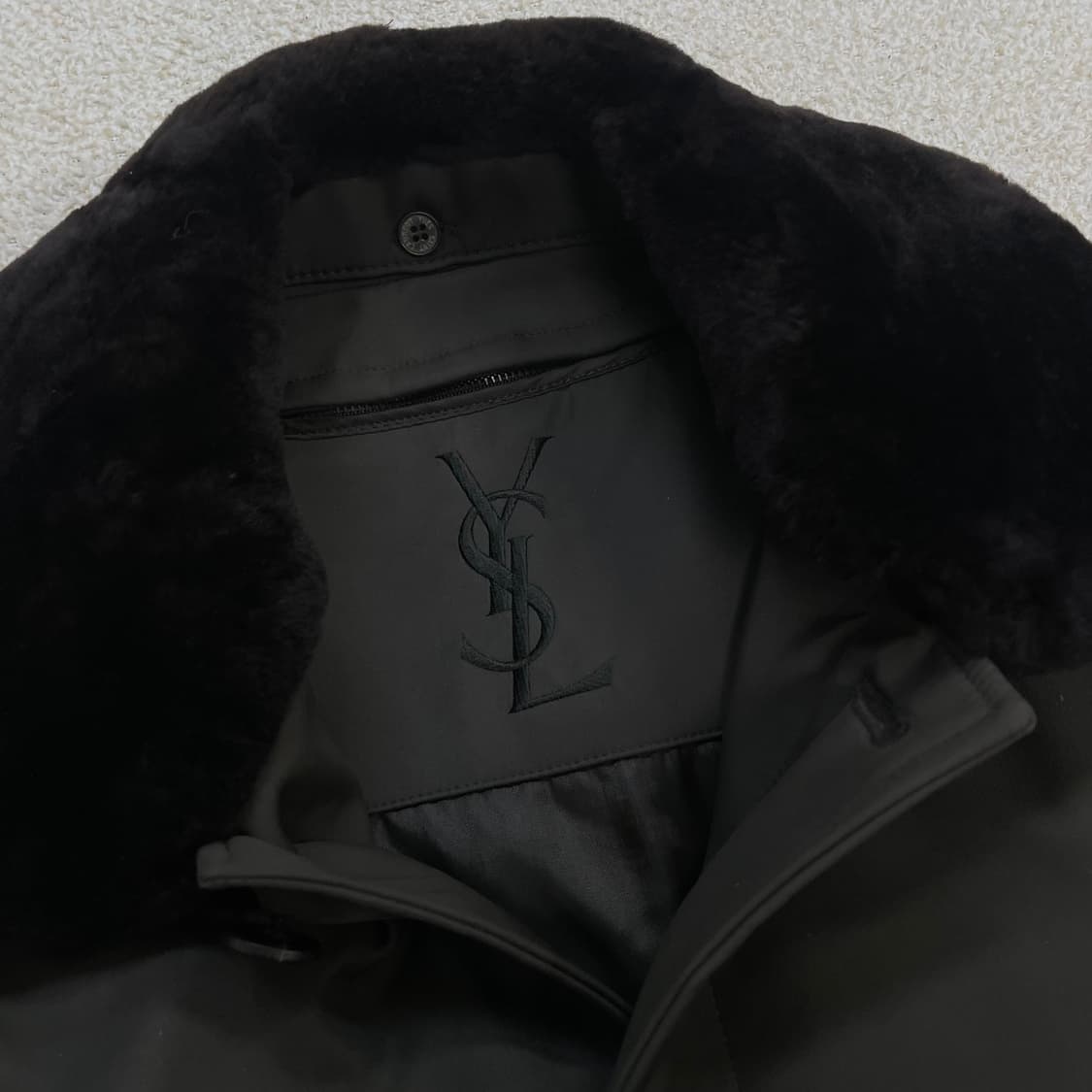 입생로랑 ysl 로고 폴리 퍼 하프 코드 카키 상품이미지5