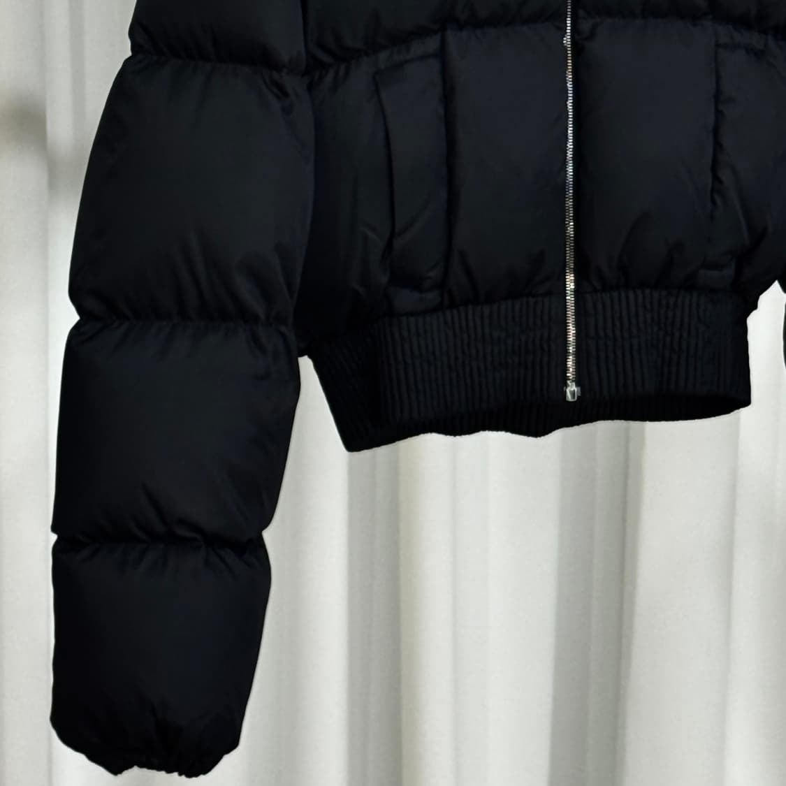 (42) 미우미우 크롭 후드 패딩 나일론 다운 상품이미지4