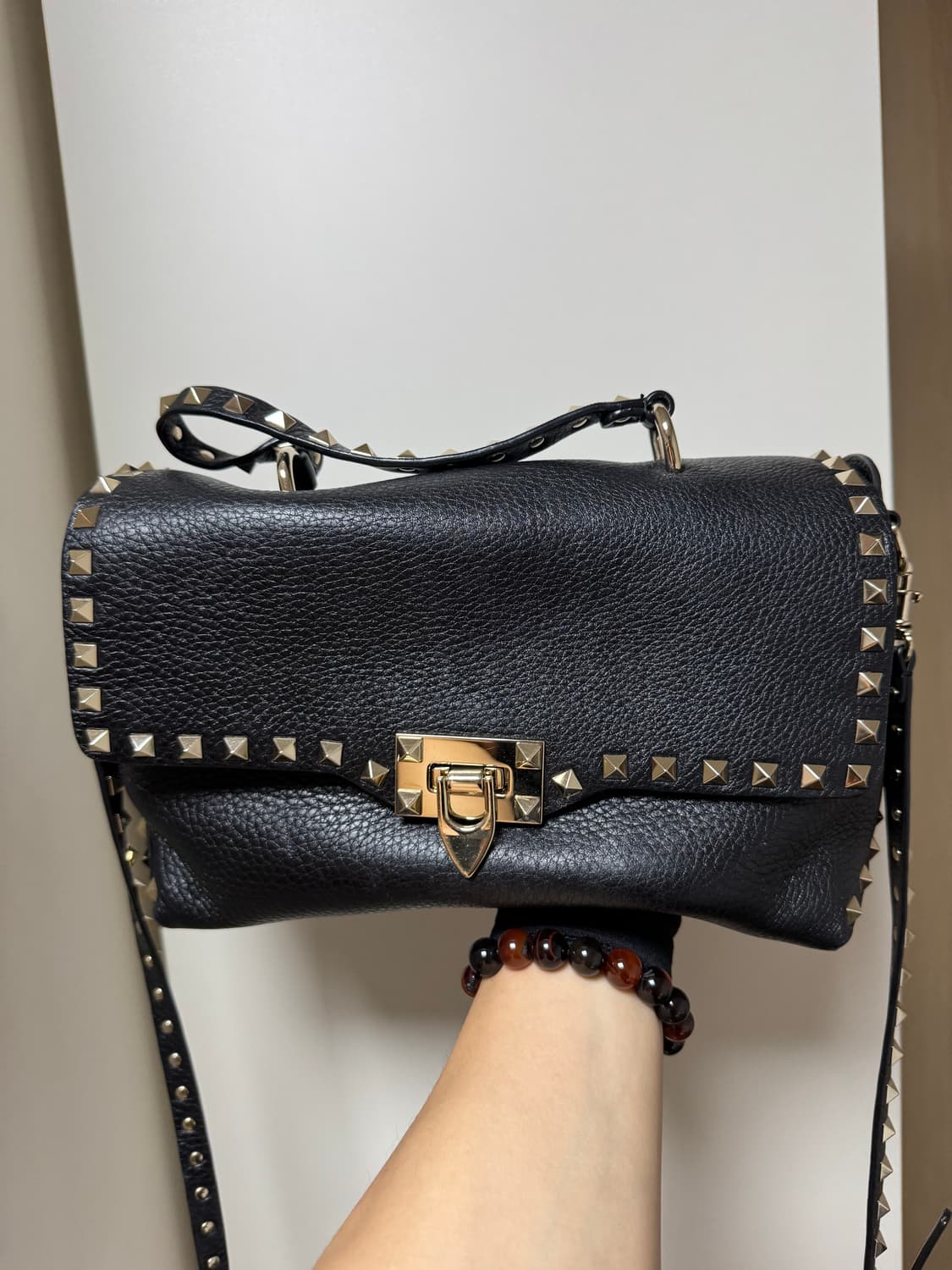 발렌티노 가라바니 락스터드 투웨이 토트백 상품이미지1