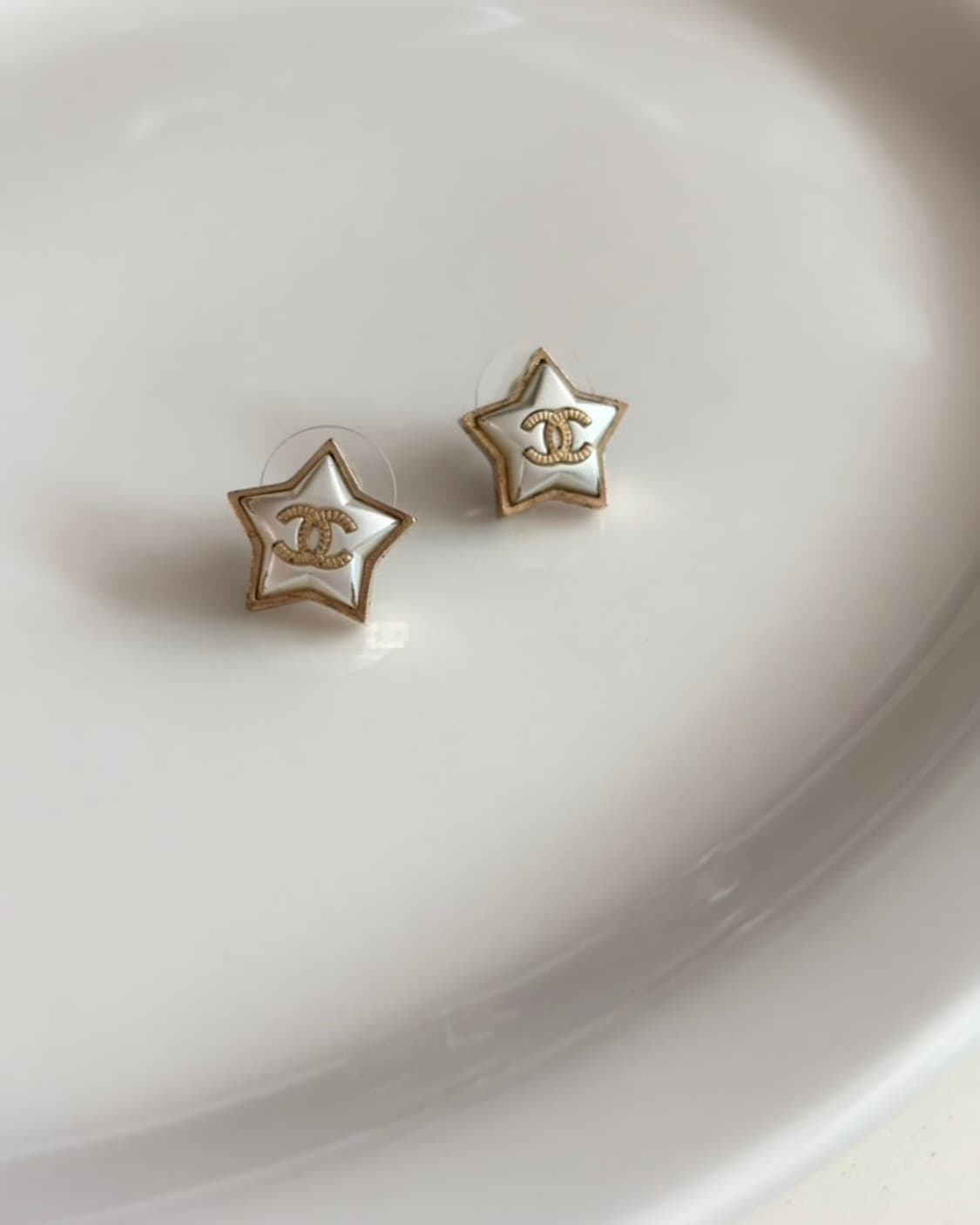 CHANEL 샤넬 CC 로고 스타 펄 귀걸이 A17B 상품이미지1