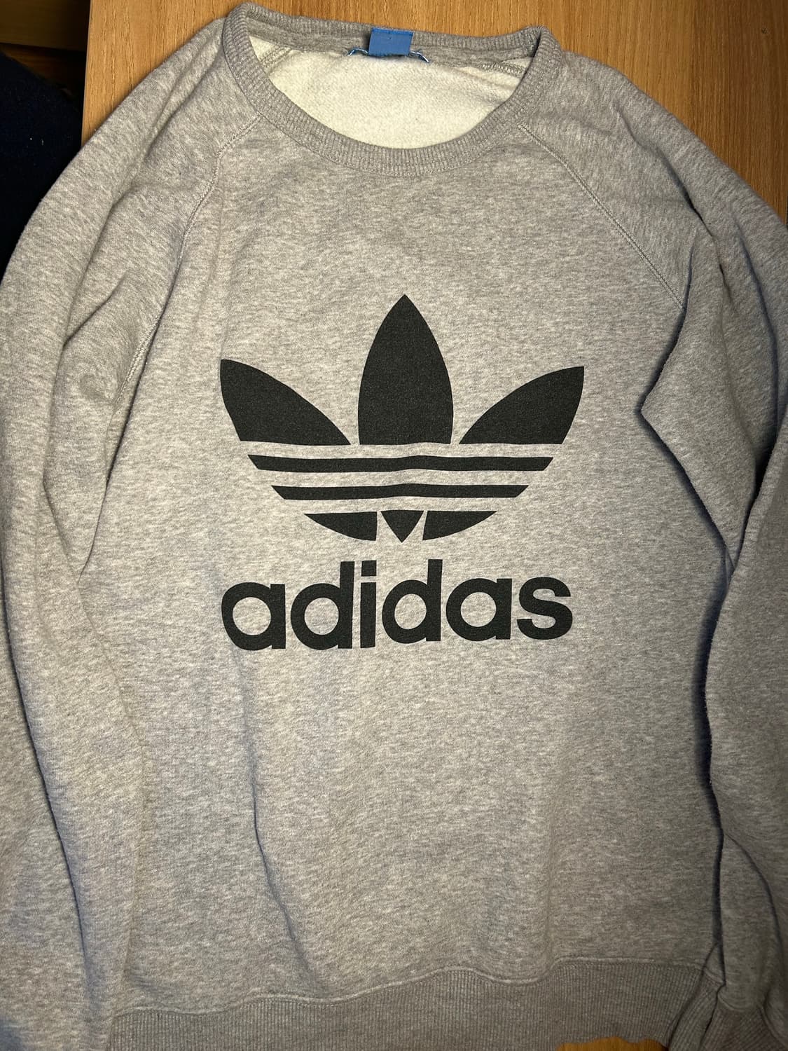 아디다스 빅로고 기모 맨투맨 상품이미지1