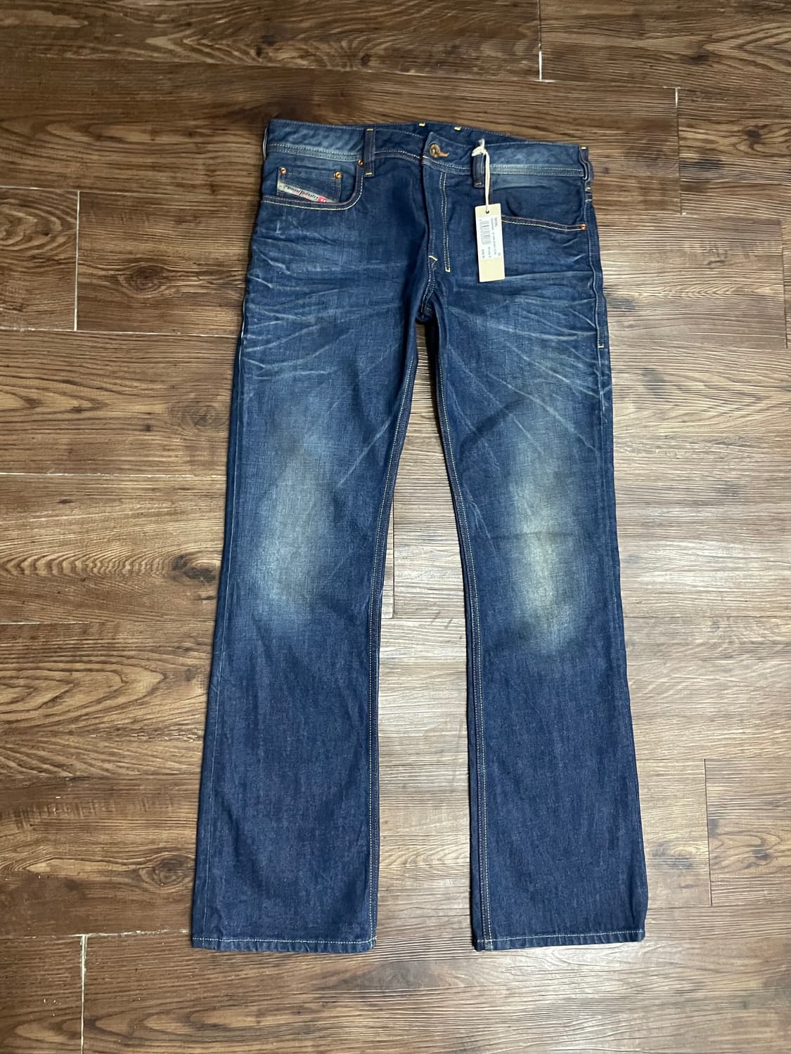 디젤 ZATINY 오일워싱 부츠컷 플레어진 데님 팬츠 상품이미지1