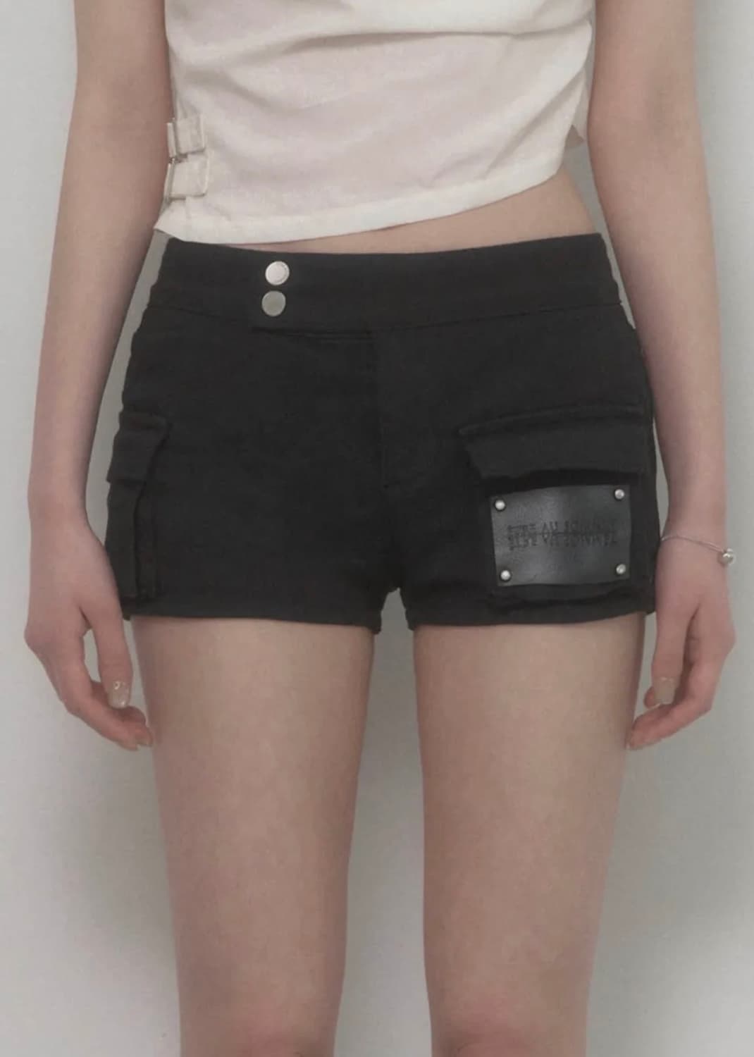 에트오소메 레더 패치 카고 숏팬츠 블랙 새상품 상품이미지1
