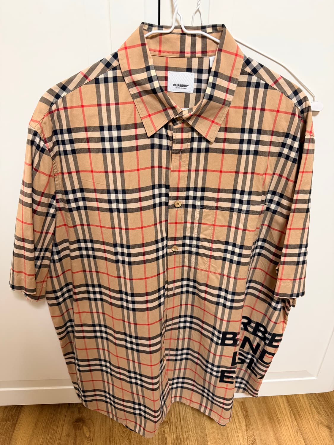 버버리 반팔셔츠 사이즈xl 신품급 상품이미지1