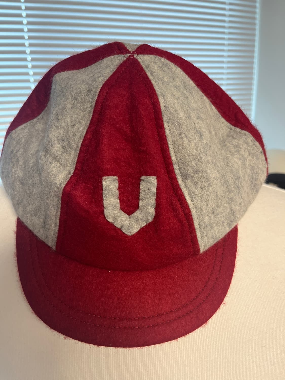 비즈빔 발리스틱 백팩 20L입니다 베이스 블랙컬러 밑은 브라운 스웨이드로 상품이미지1