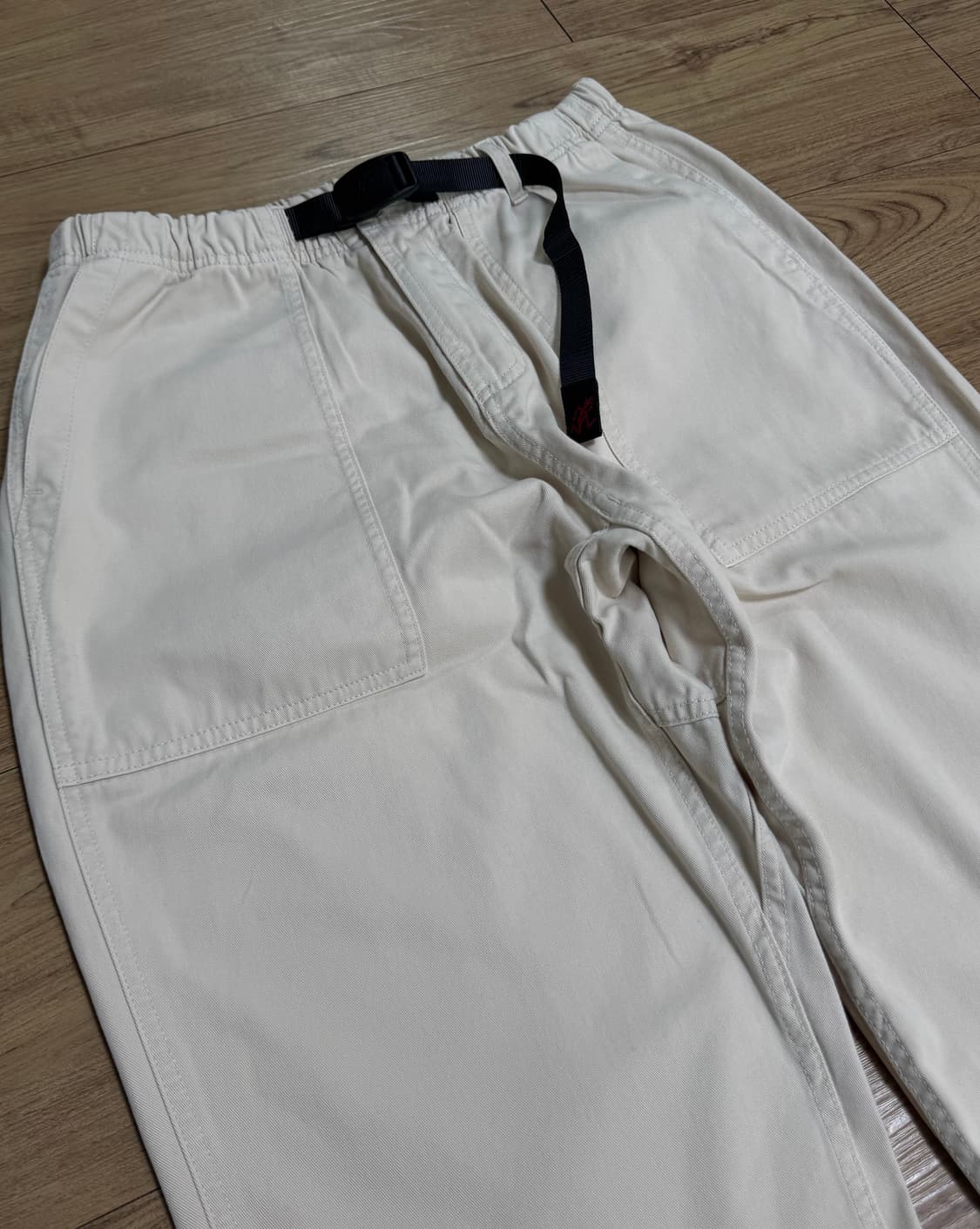 [M]그라미치 루즈 테이퍼드 팬츠 아이보리 상품이미지2