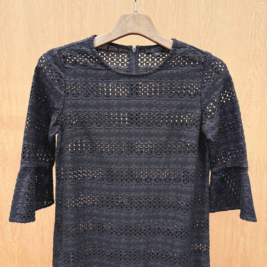 올세인츠 아일렛 레이스 플레어 원피스 스캘럽 패턴 시스루 디테일 블랙 상품이미지4