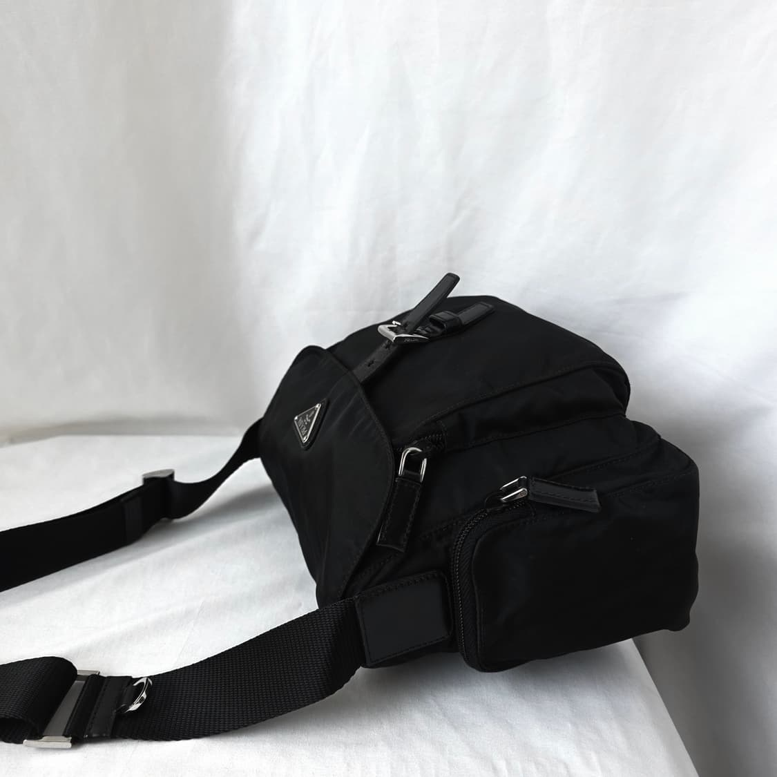 [정품 PRADA] 프라다 양포켓 나일론 메신저백 크로스백 상품이미지3