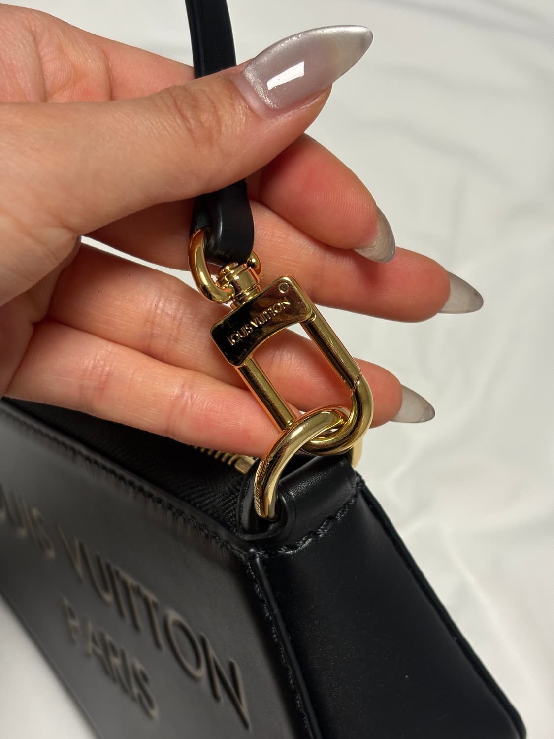 루이비통 포쉐트 에큐송 블랙 (네고가능) 상품이미지5